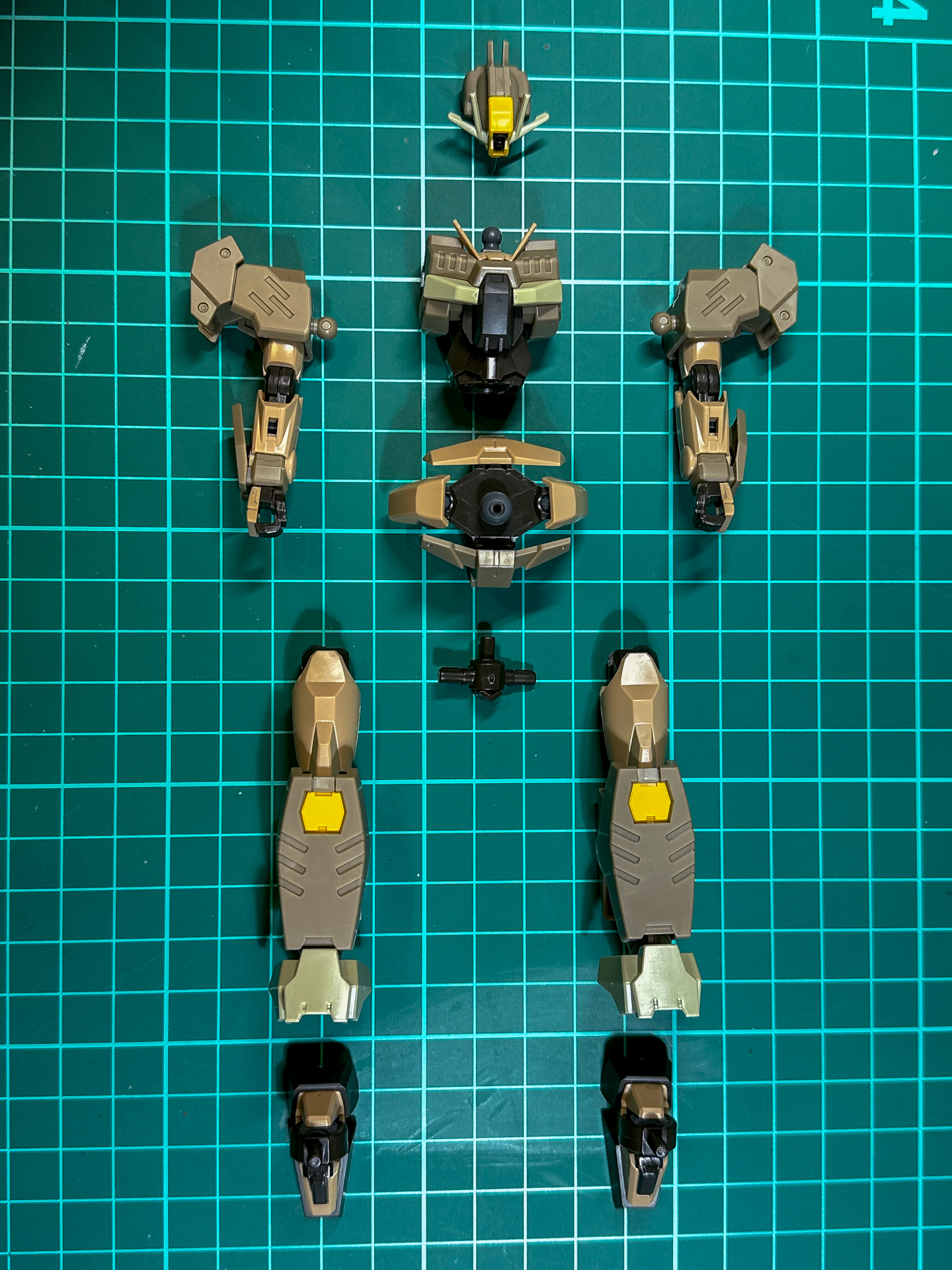 本体各部の接続はボールジョイントと軸接続になっています。