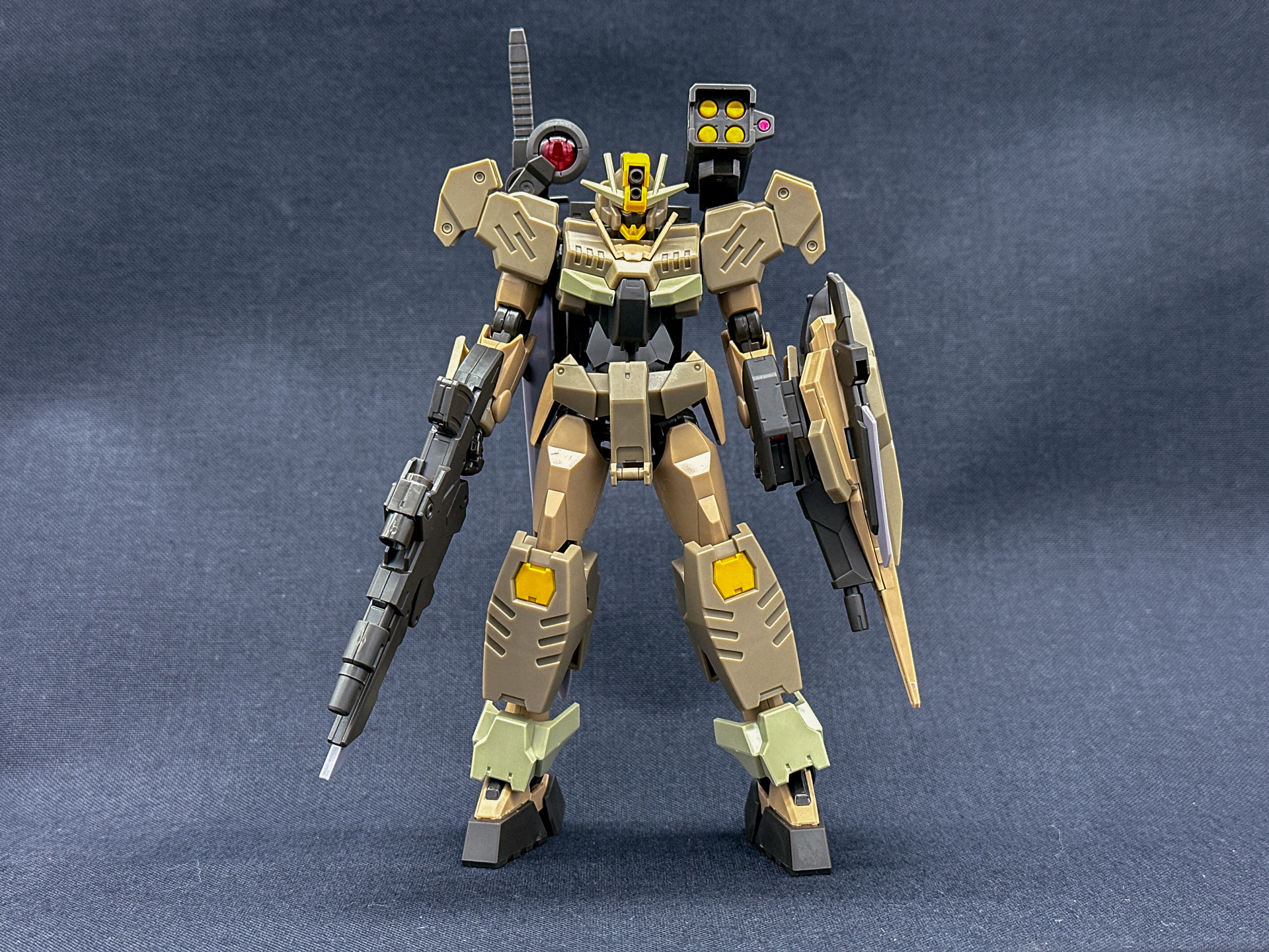 各部に搭載された武装が迫力のある仕上がりとなっています。