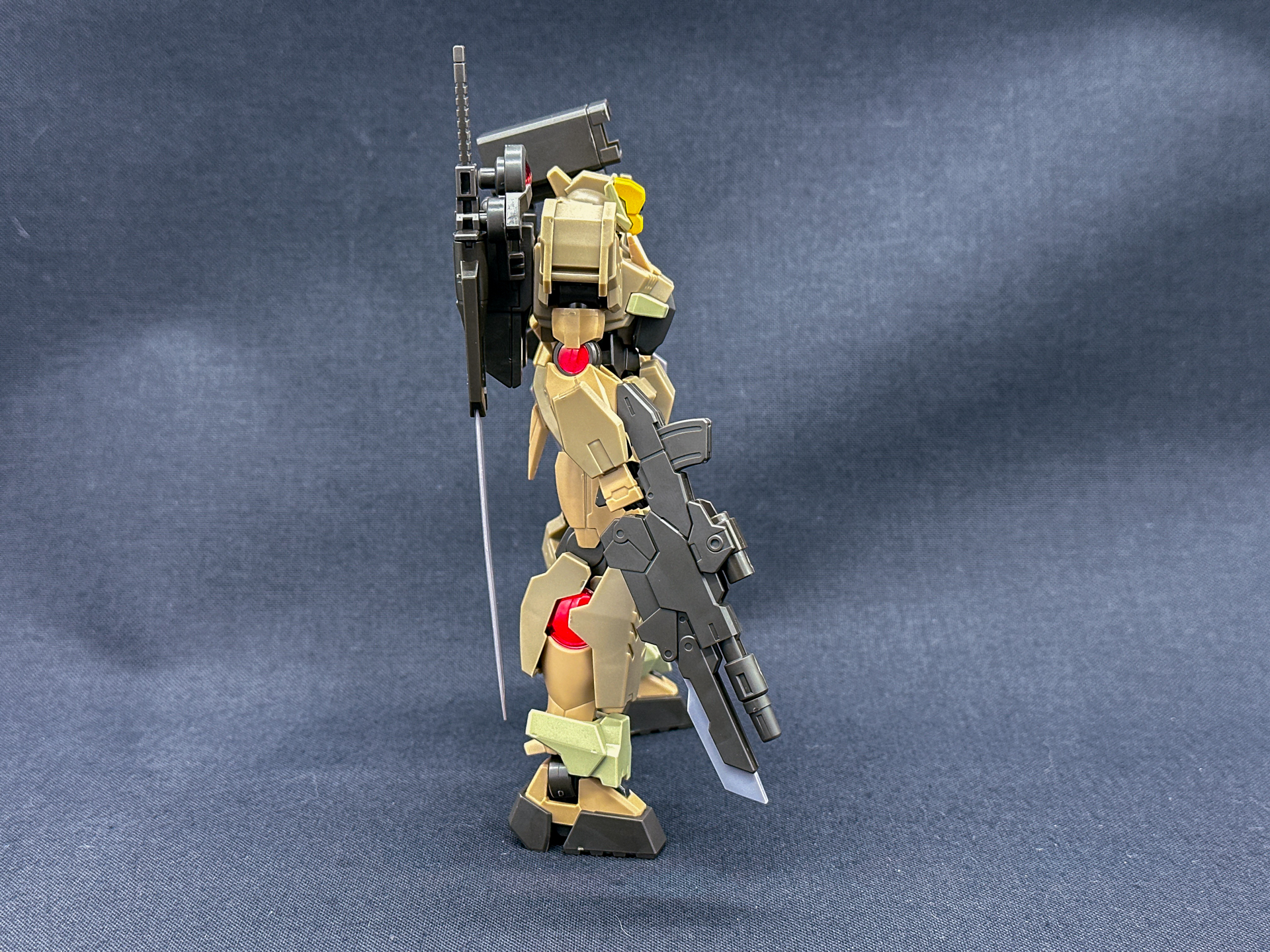 各部に搭載された武装が迫力のある仕上がりとなっています。