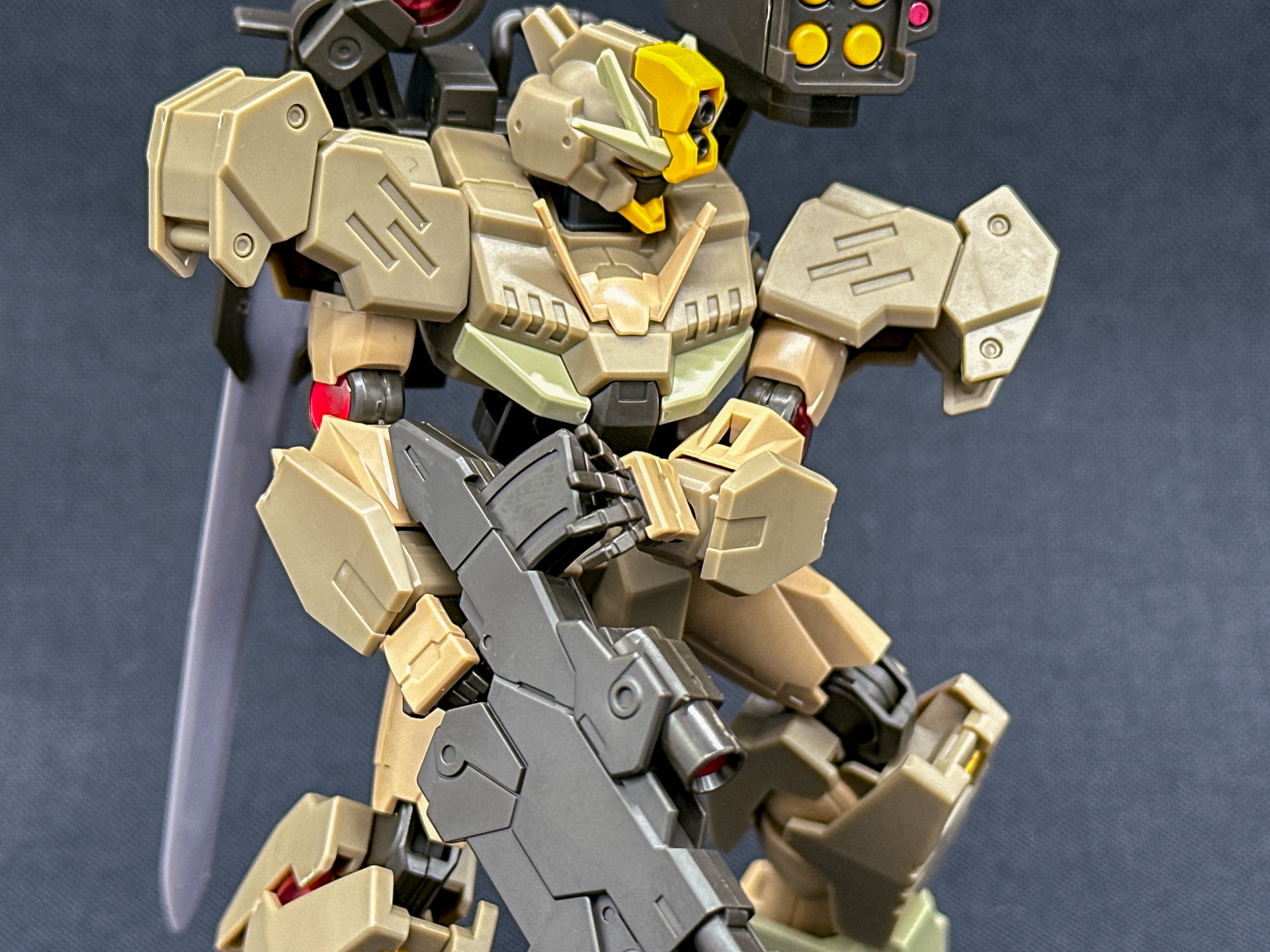 左手のアップ。開き手が付属している点は嬉しいところです。