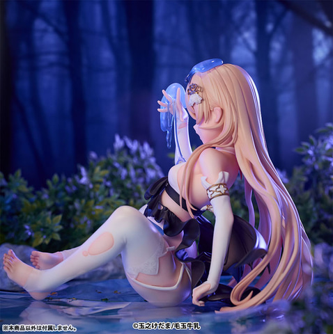 スライムに衣類を溶かされる悪魔っ子のフィギュア「プラズマとスライム