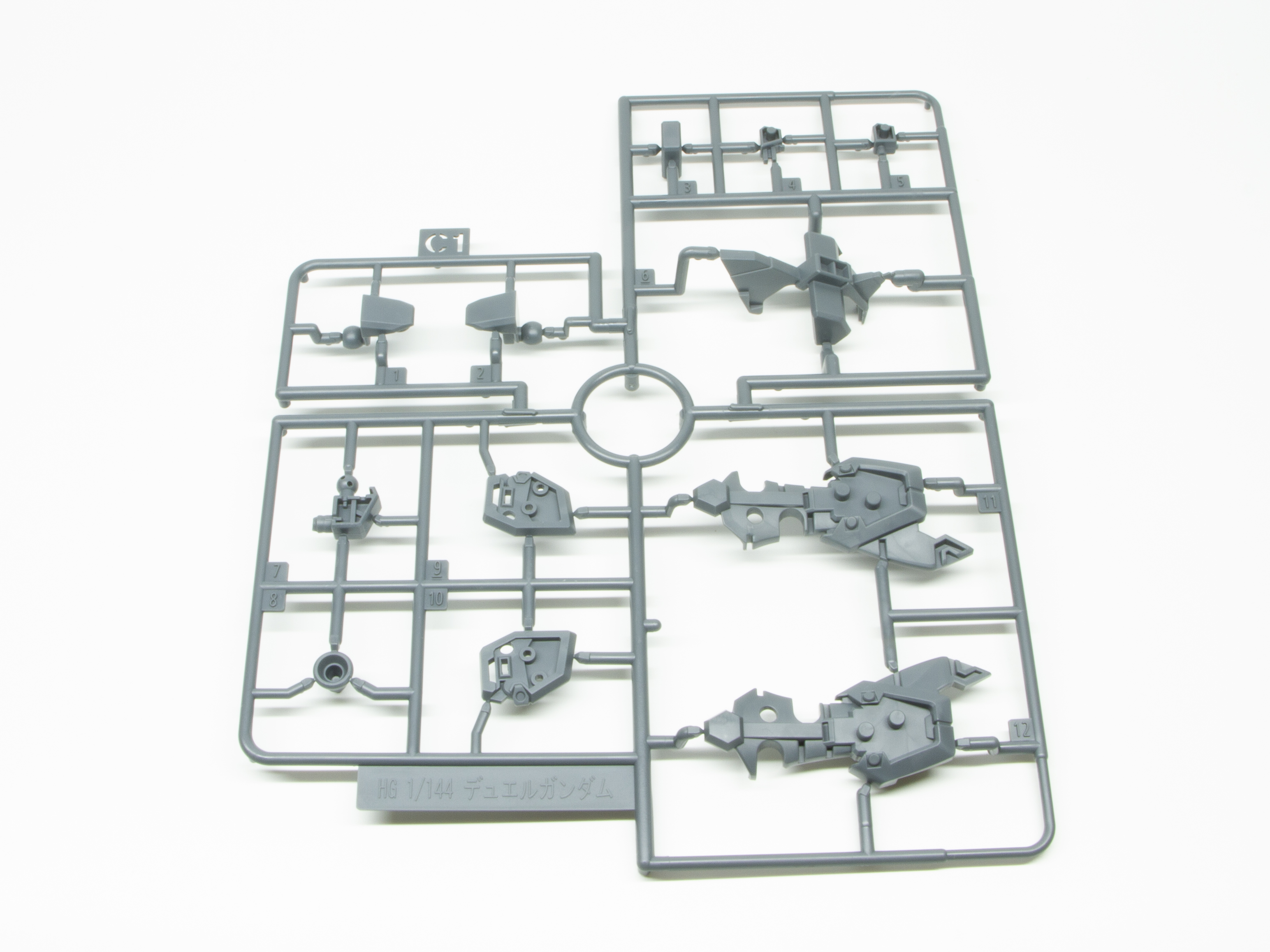 C1ランナー。表面に露出するグレー部分がメイン