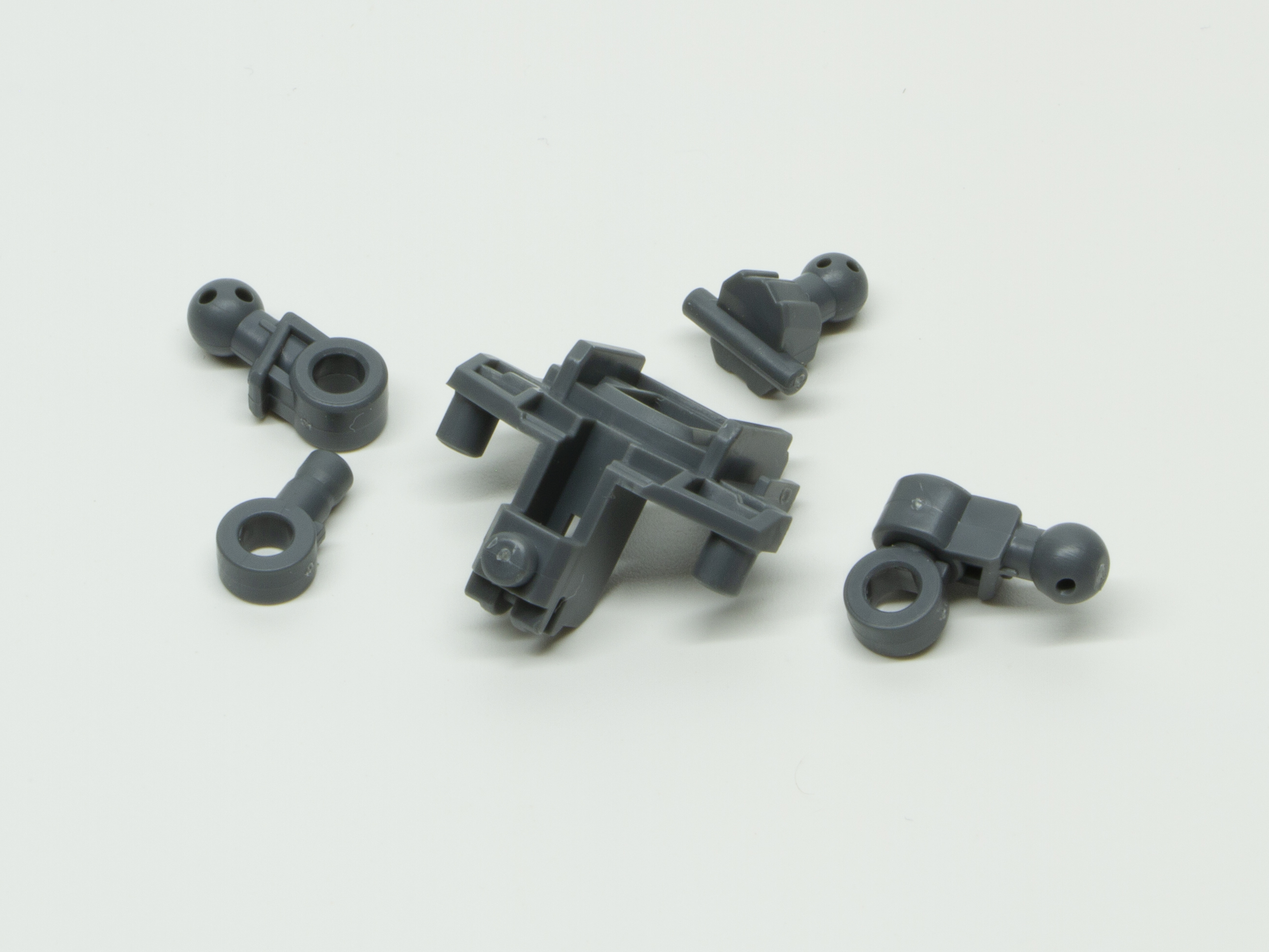 胸の上部と肩関節。肩関節は前方に引き出せる仕組み