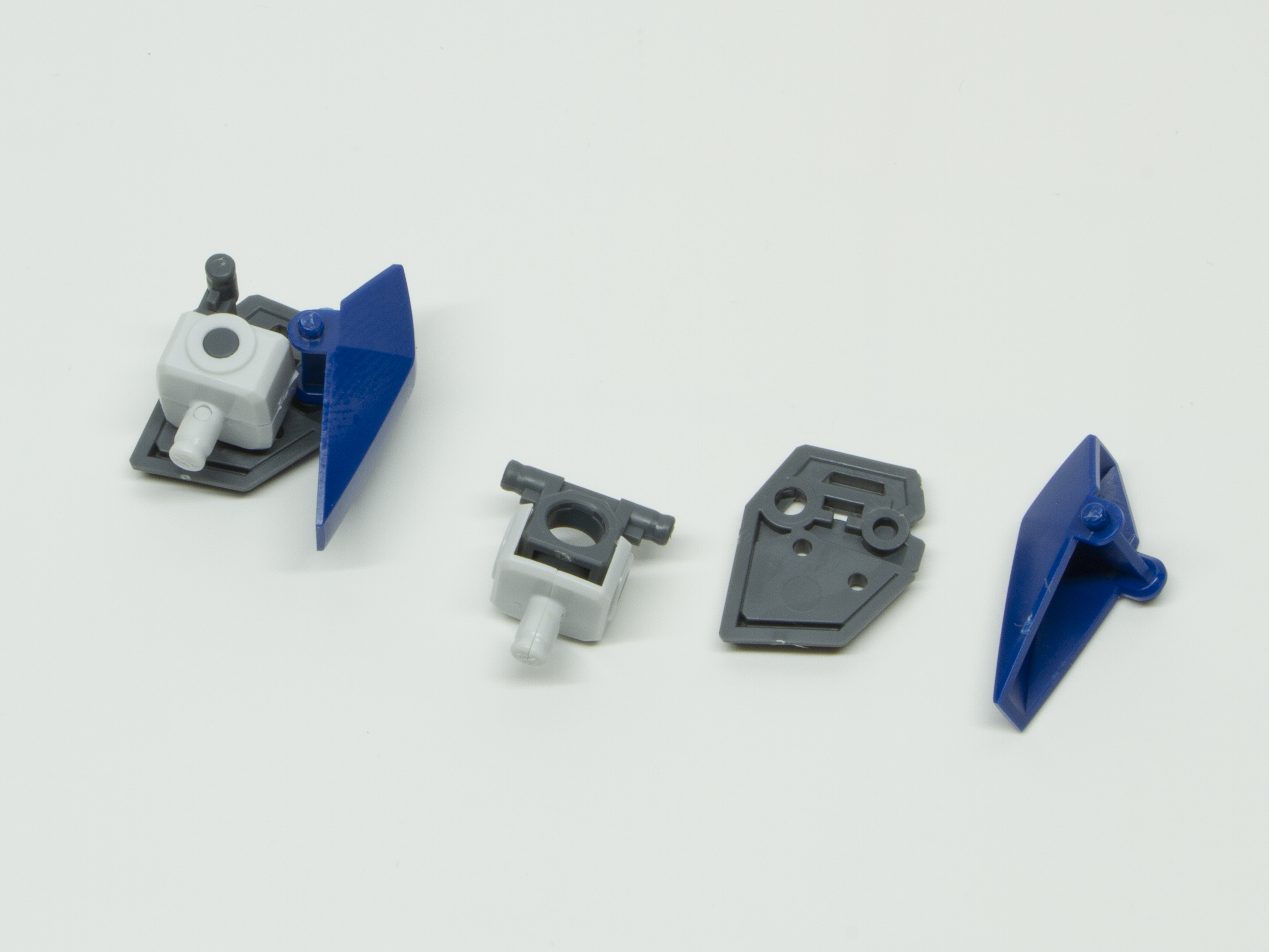 肩パーツの組み立て