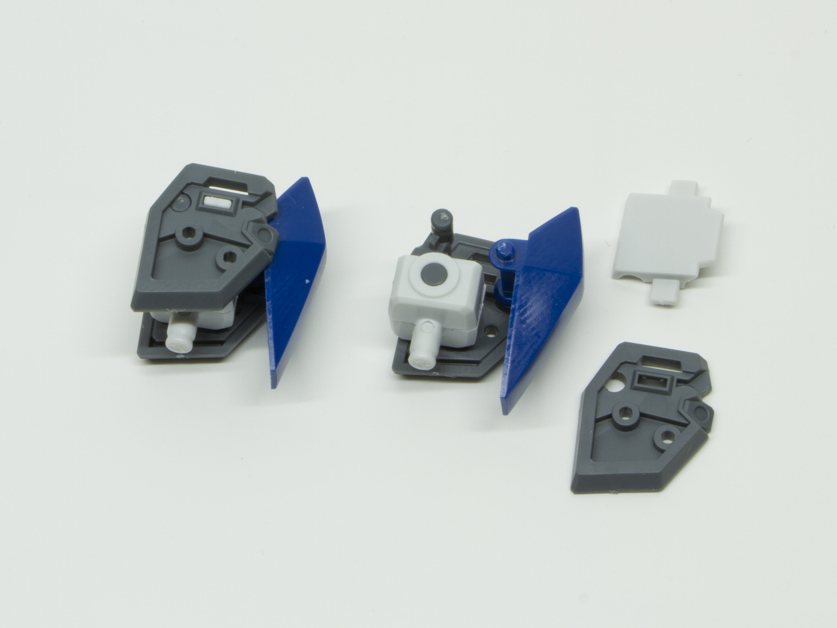 肩パーツは装甲と二の腕が別の可動ポイントで動くこととなる