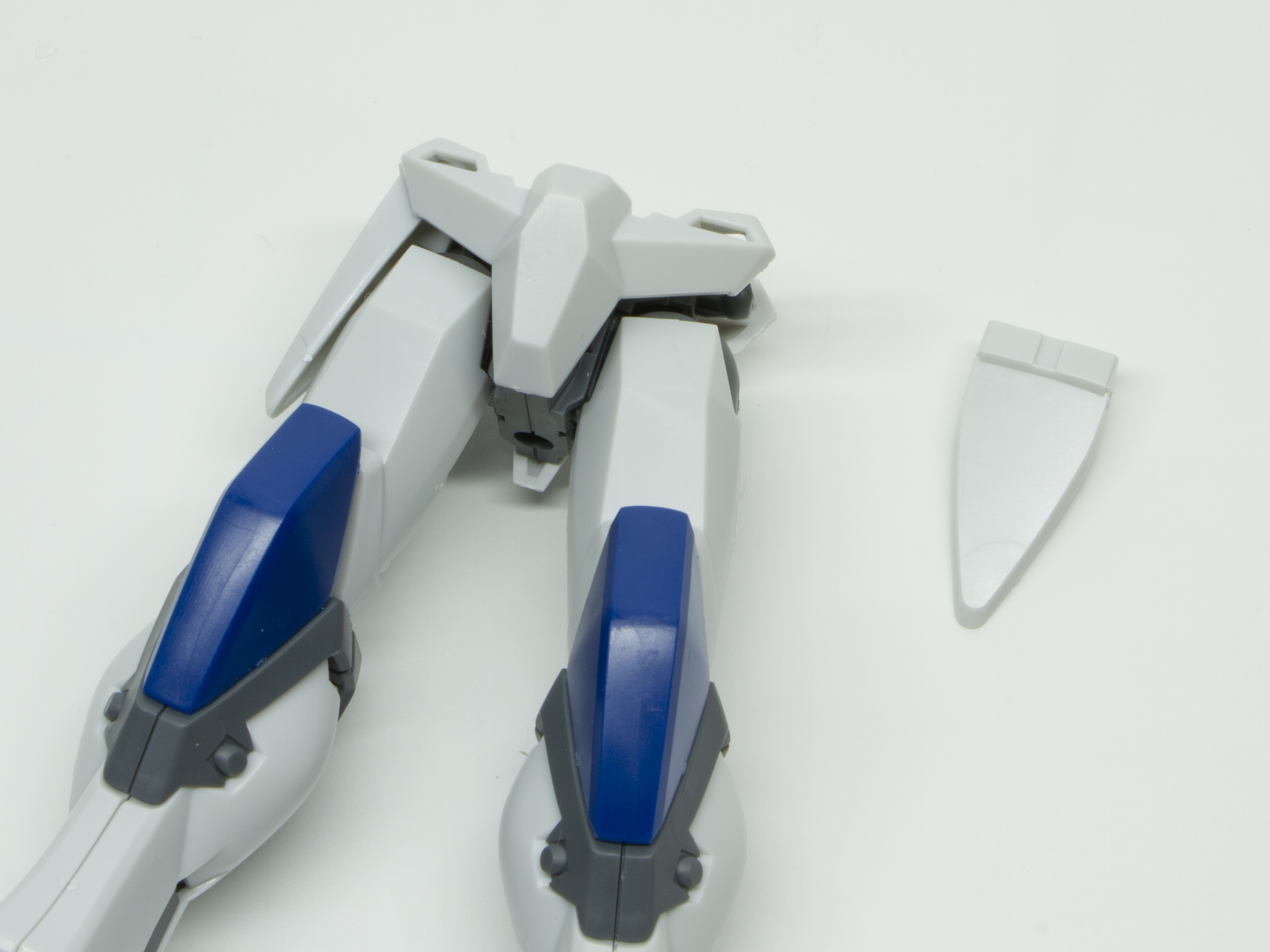 サイドスカートを取り付けて下半身が完成