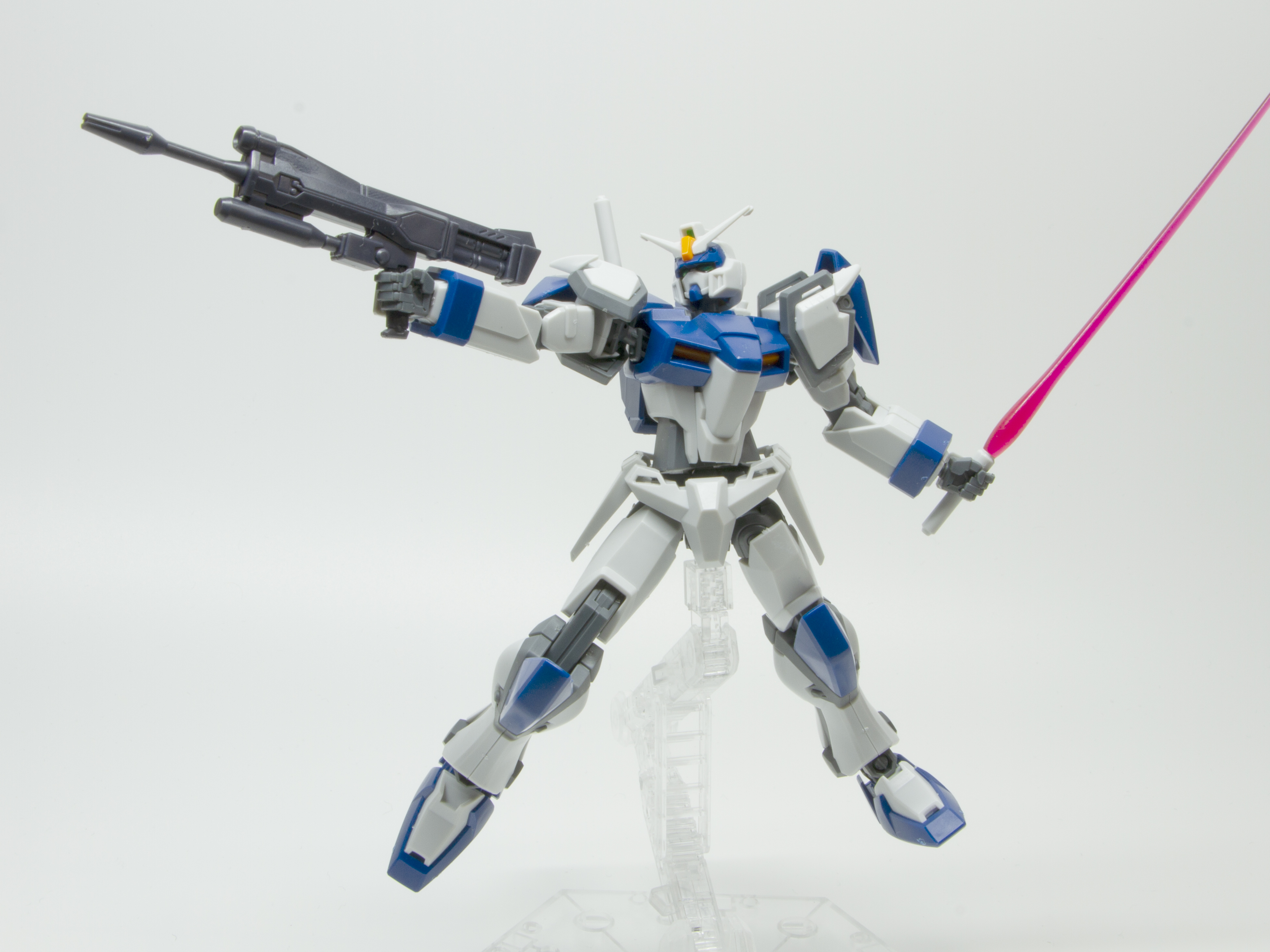 ビームライフルを構えた姿も