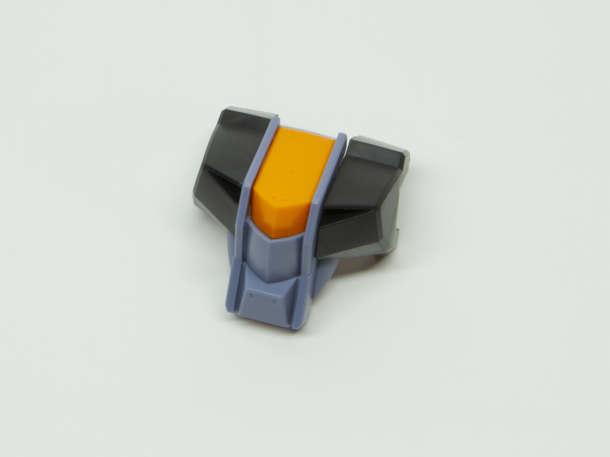 胸部増加装甲の組み立て