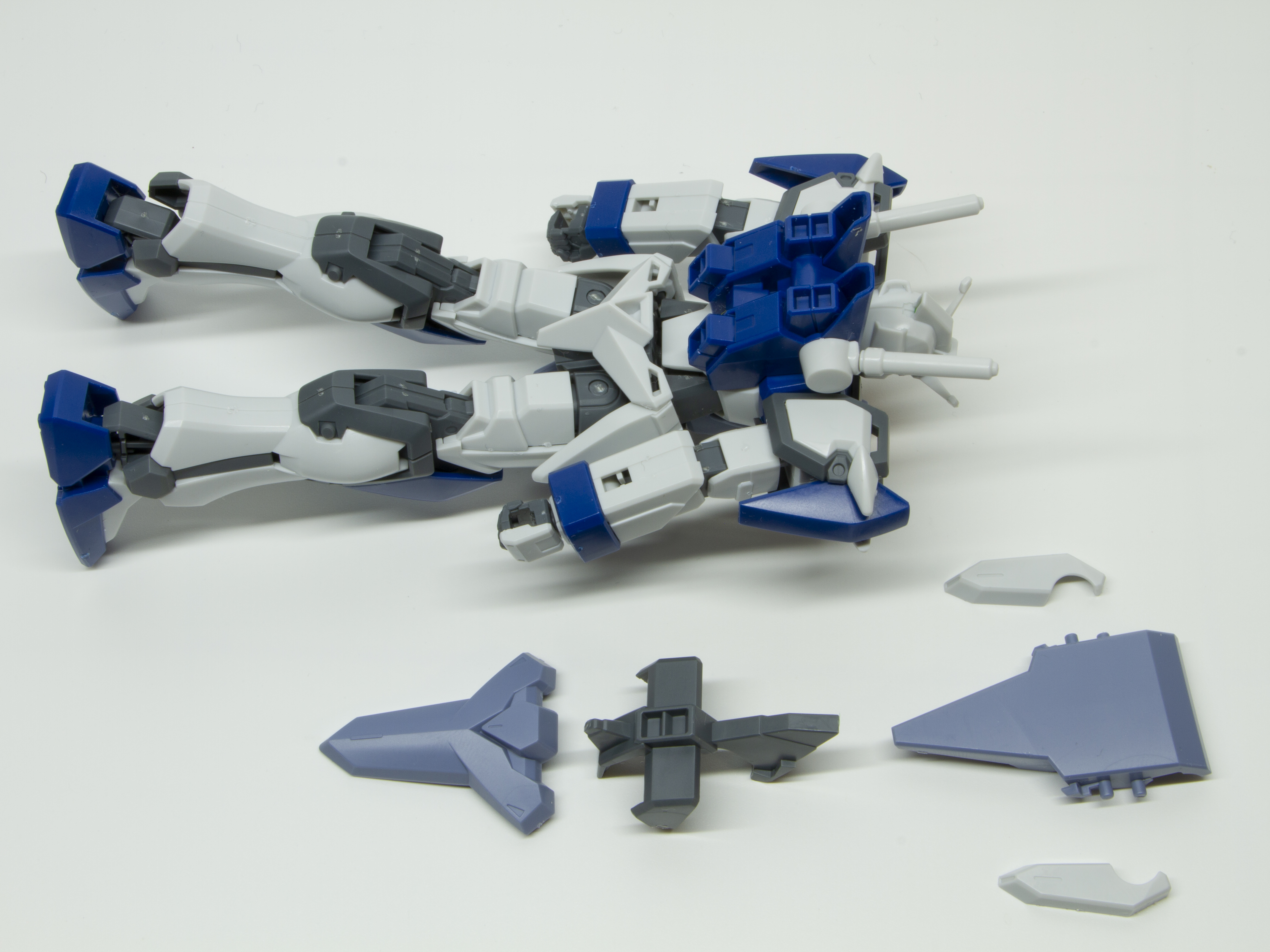 バックパックなど背部増加パーツの組み立て