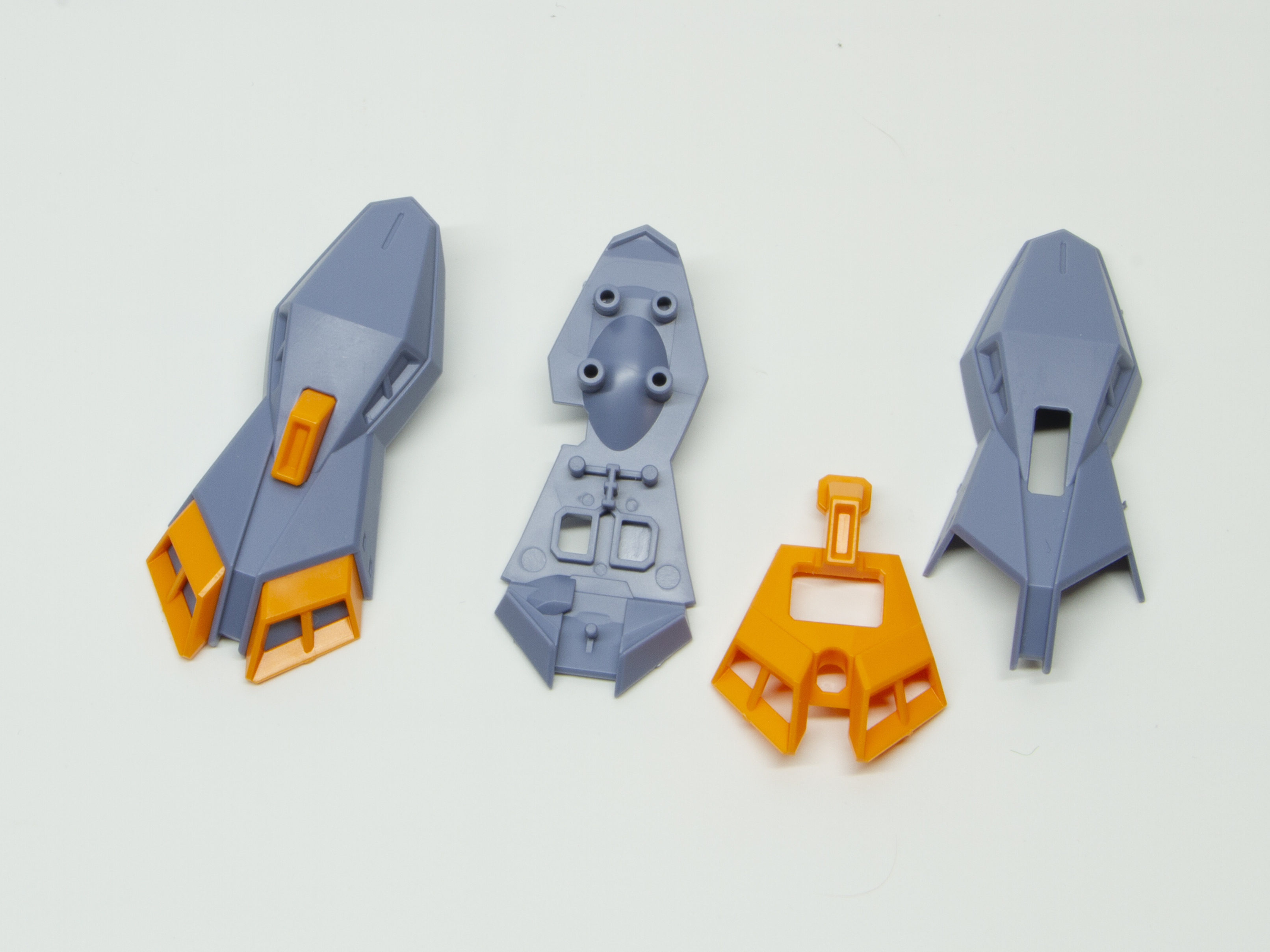 脚部増加装甲の組み立て