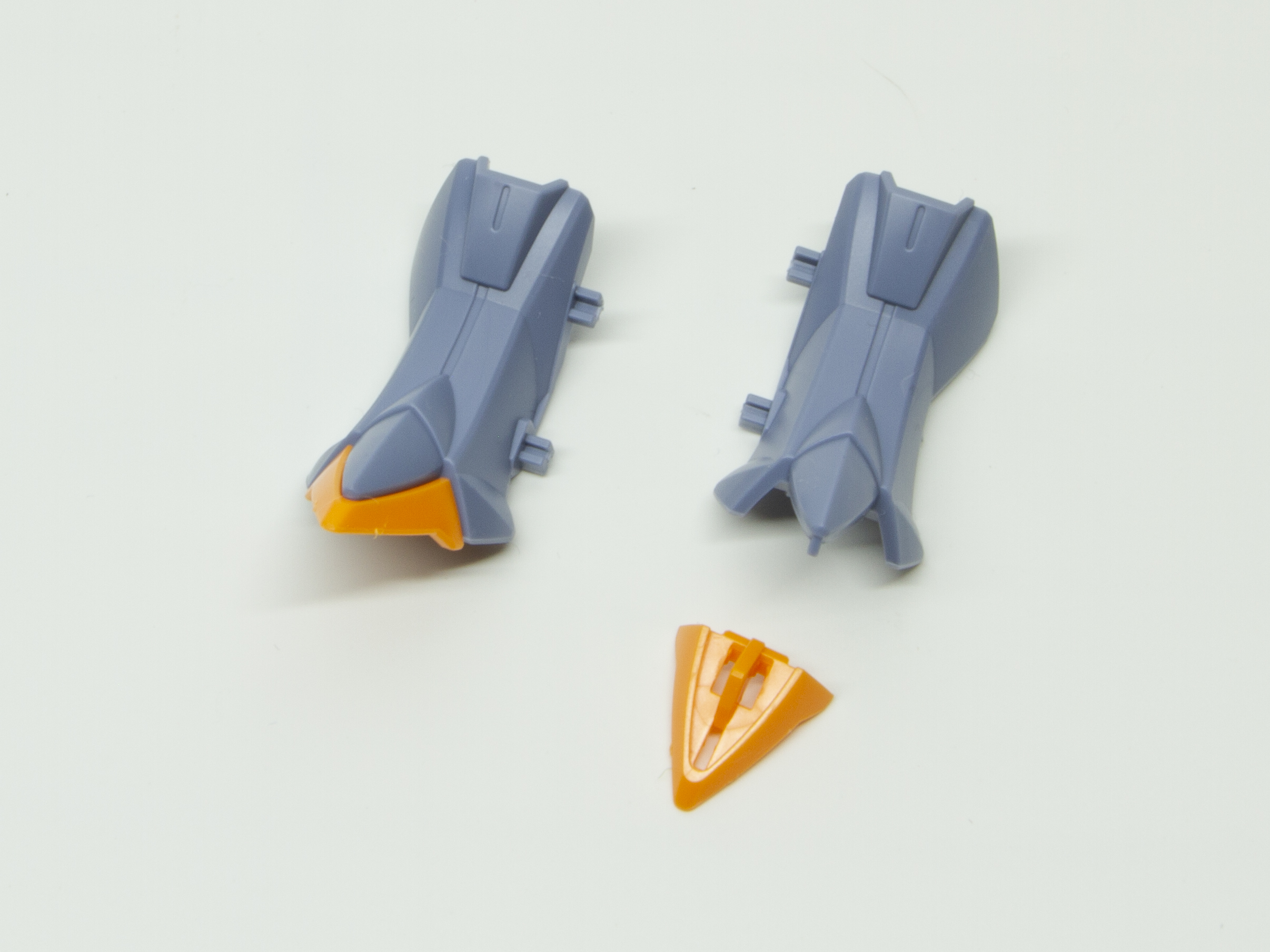 脚部増加装甲の組み立て