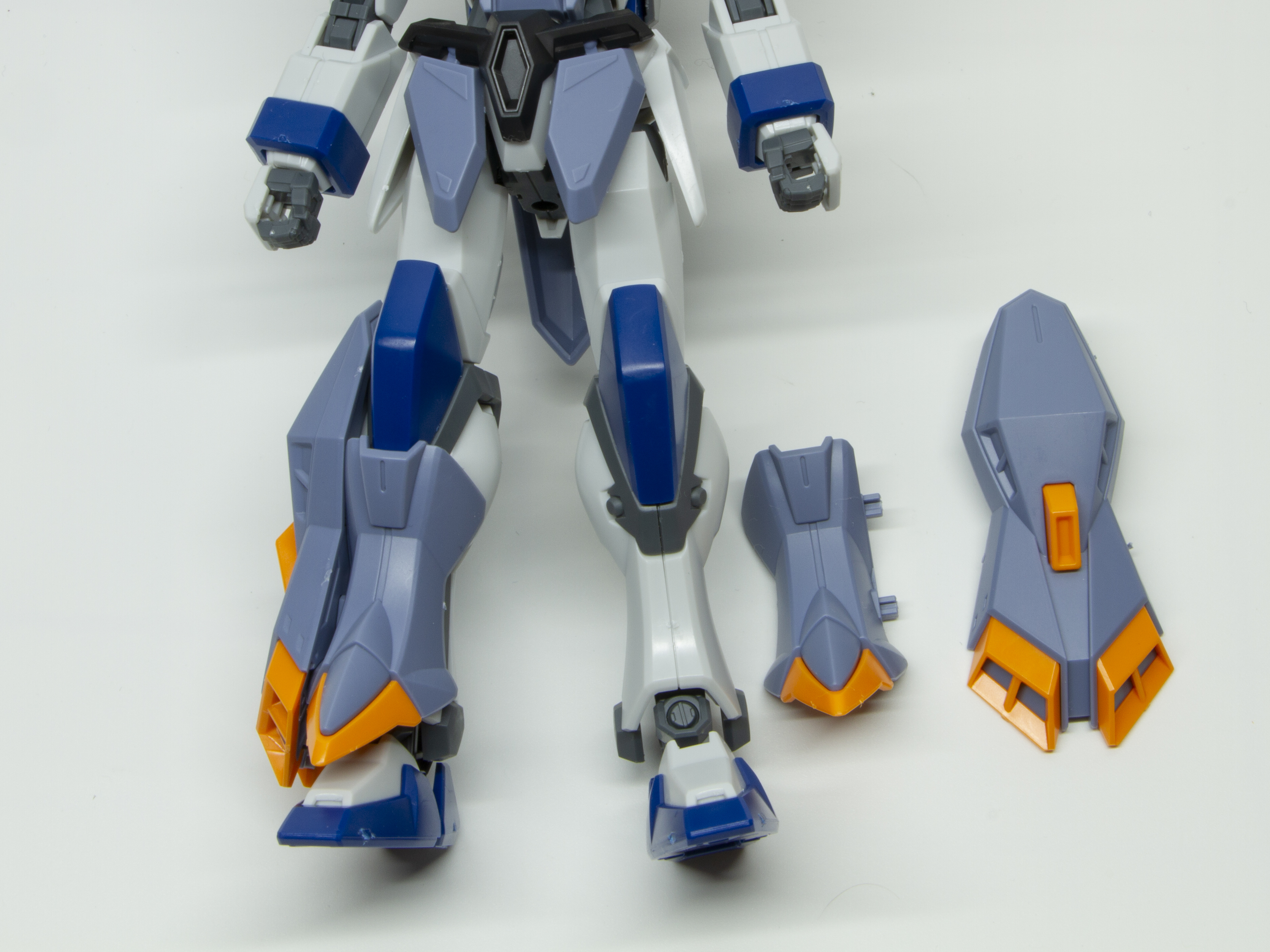 脚部増加装甲の組み立て