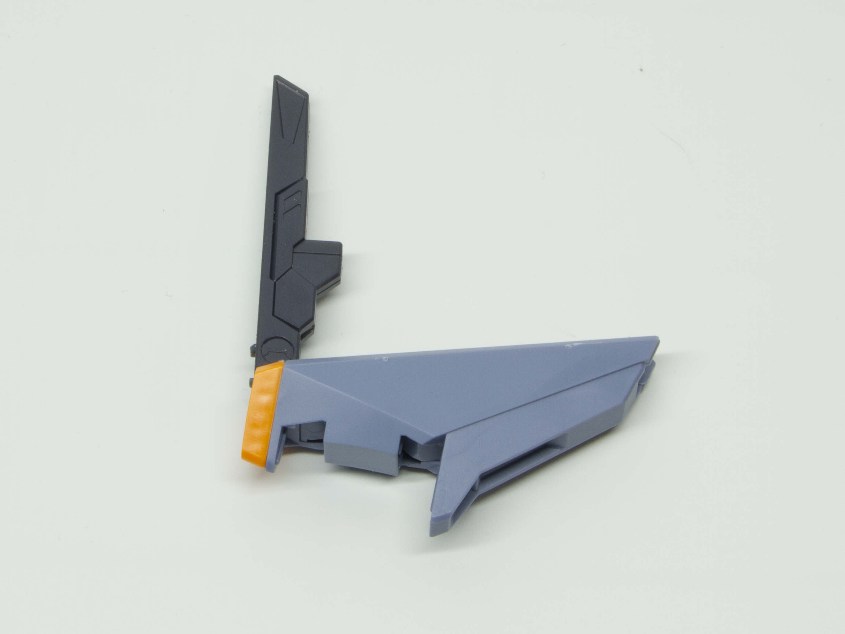 「高エネルギービーム砲」は肩部に取り付ける他、手持ちでも使える