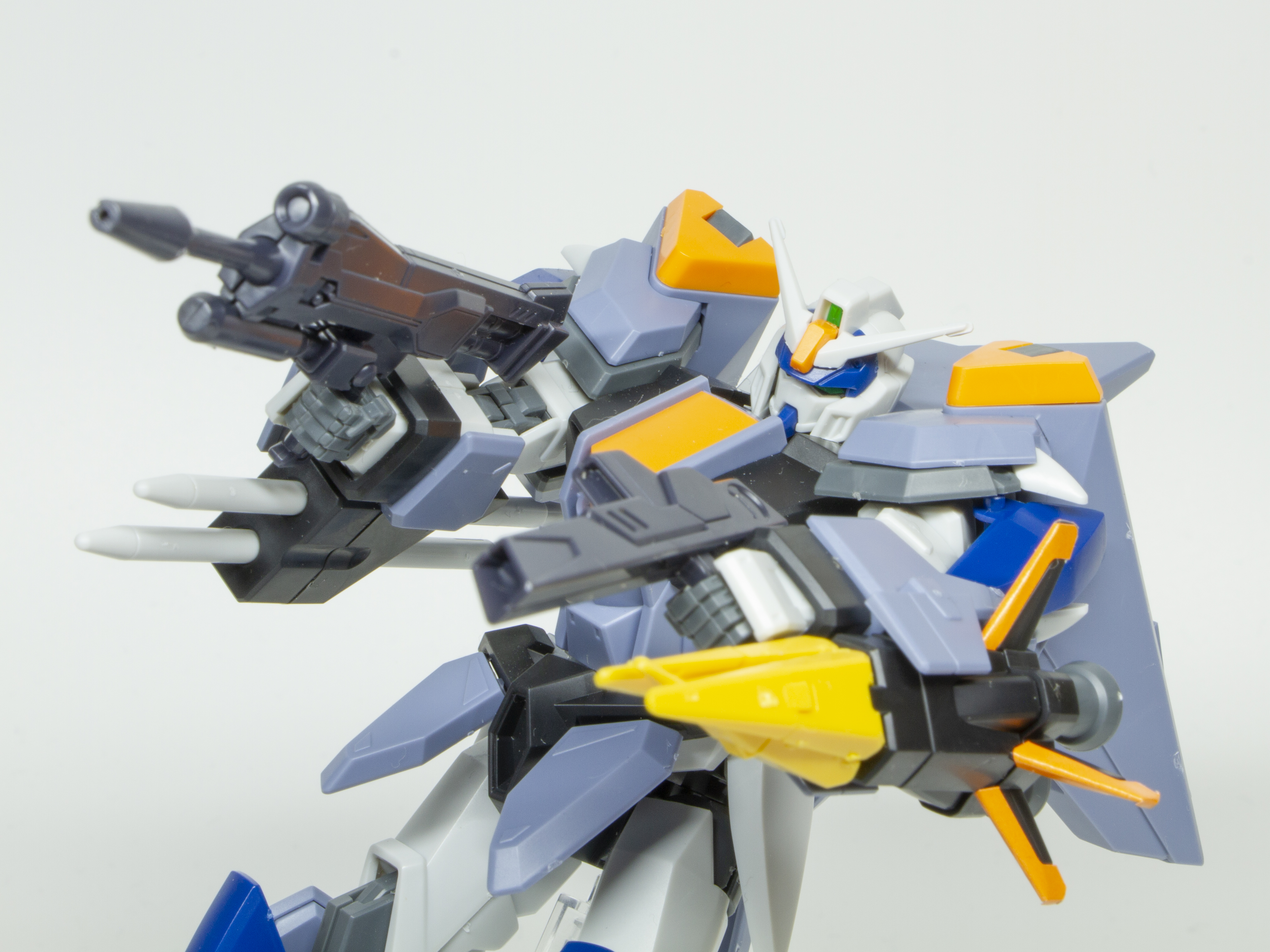 射撃武装を両手に構える