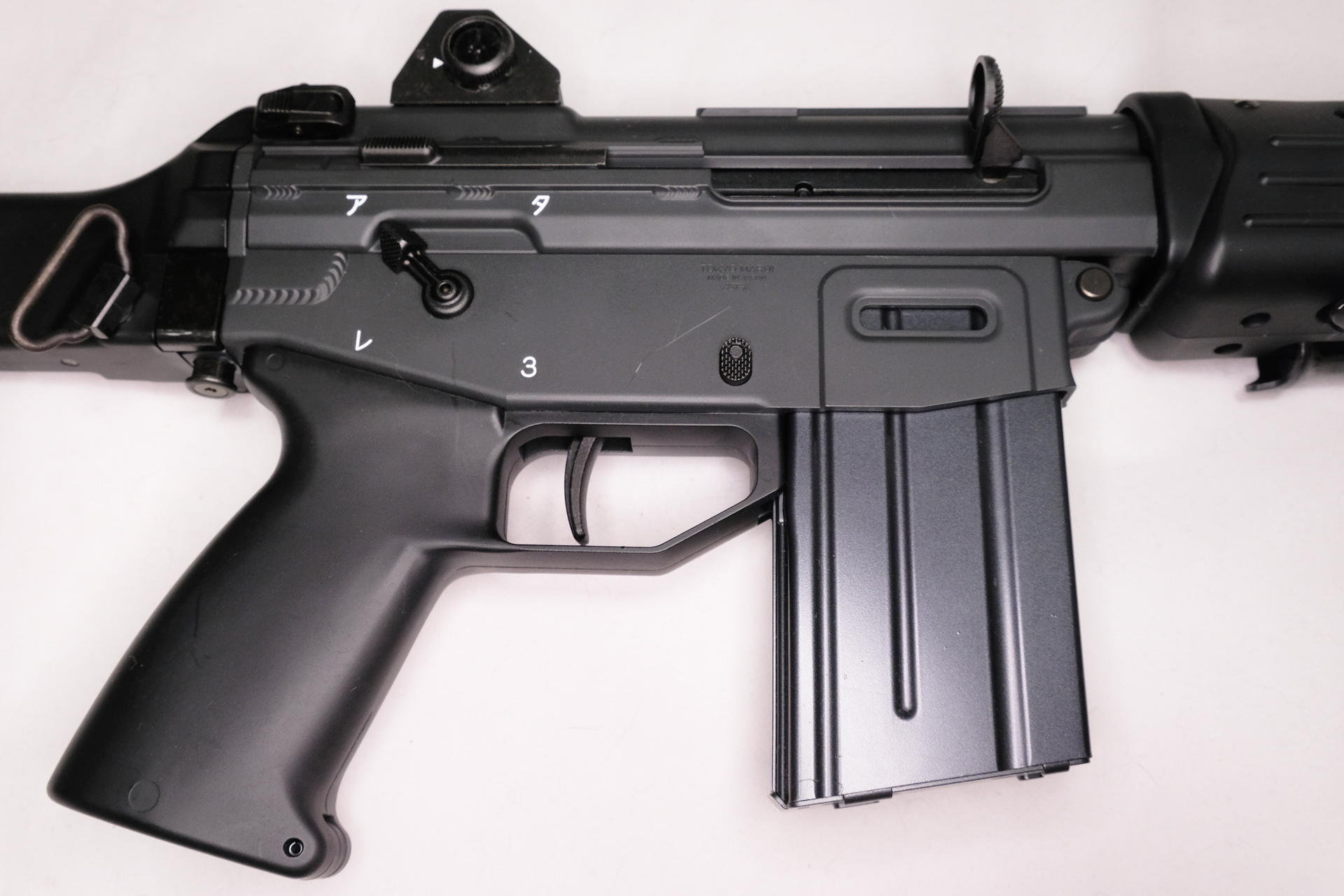 「89式5.56mm小銃〈折曲銃床型〉」レシーバー右側