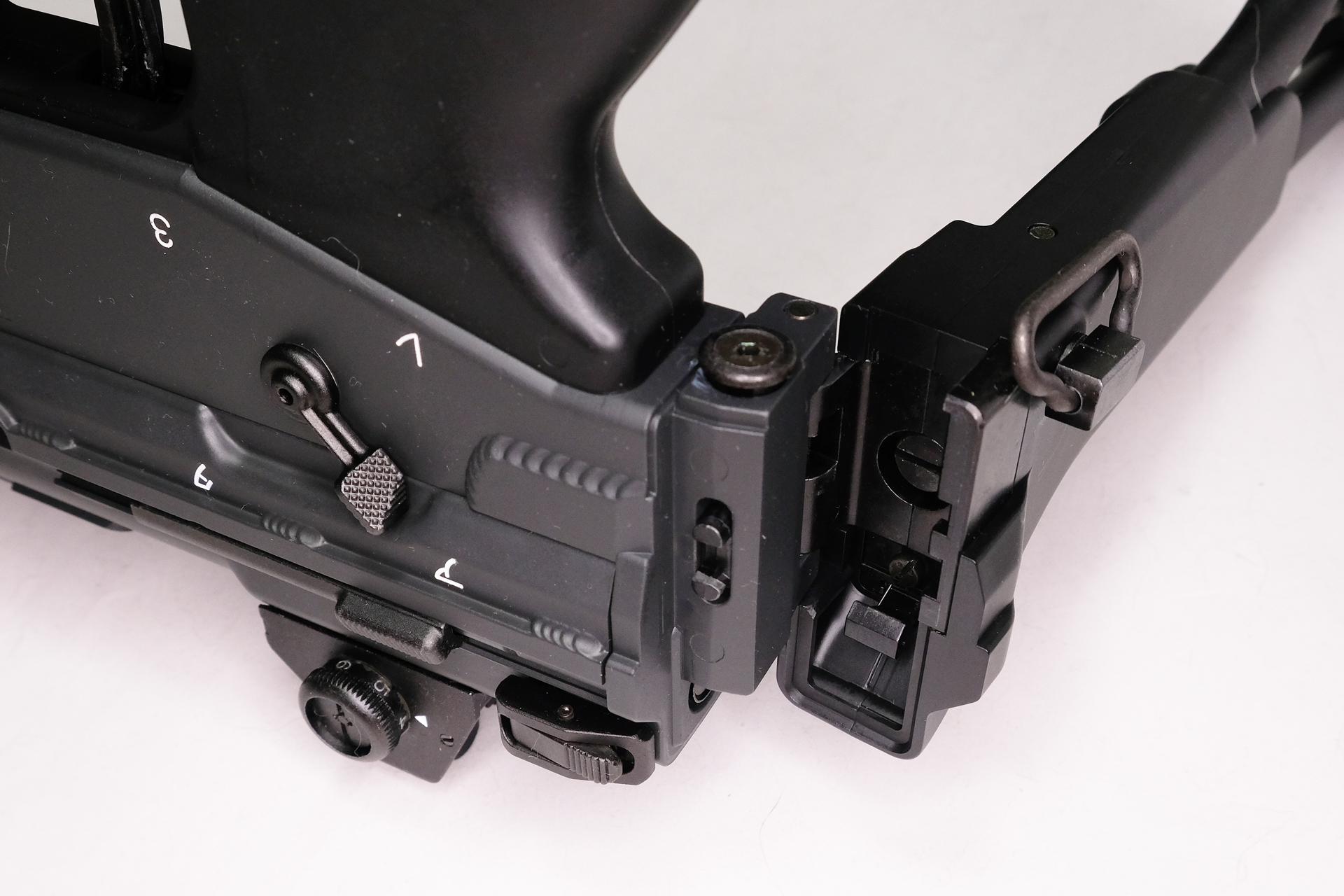 「89式5.56mm小銃〈折曲銃床型〉」専用のロアレシーバーとストック基部