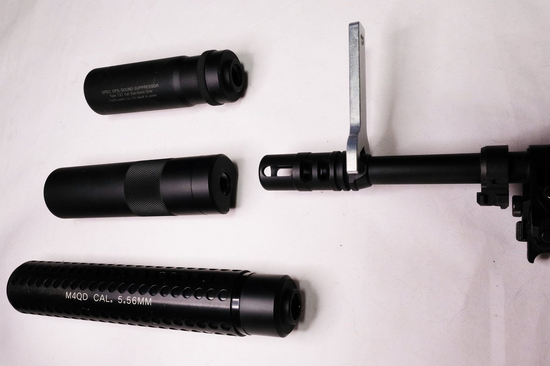 ハイダーを外すとマズルアクセサリーが取り付けられる