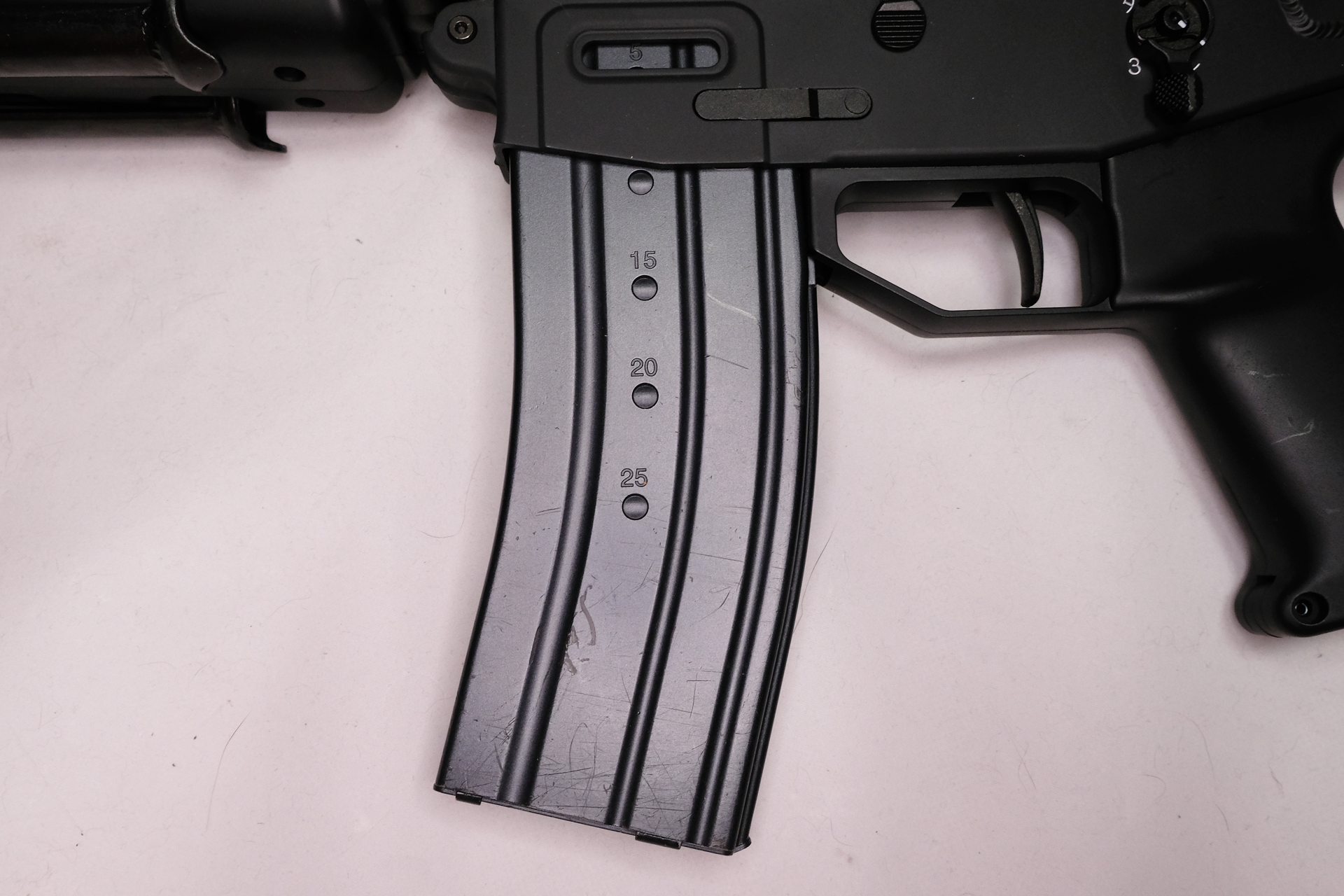 30連型のガスブローバックマシンガン専用 89式シリーズ用スペアマガジンに変えると装弾数もアップする