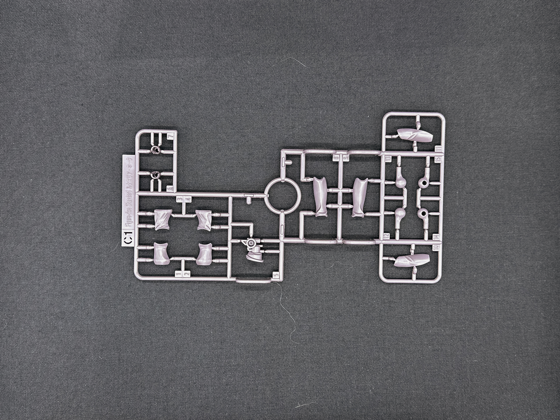 「Figure-rise Standard ルナマリア・ホーク」を構成するランナー。水転写式デカールは表情やザフトマークが含まれています。