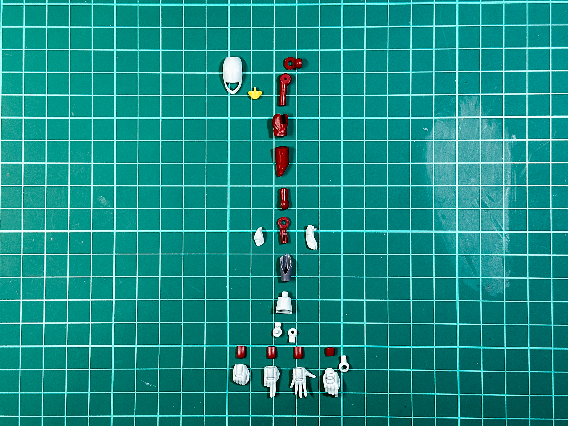 組み立て前の腕パーツ。全23パーツにて構成されています。
