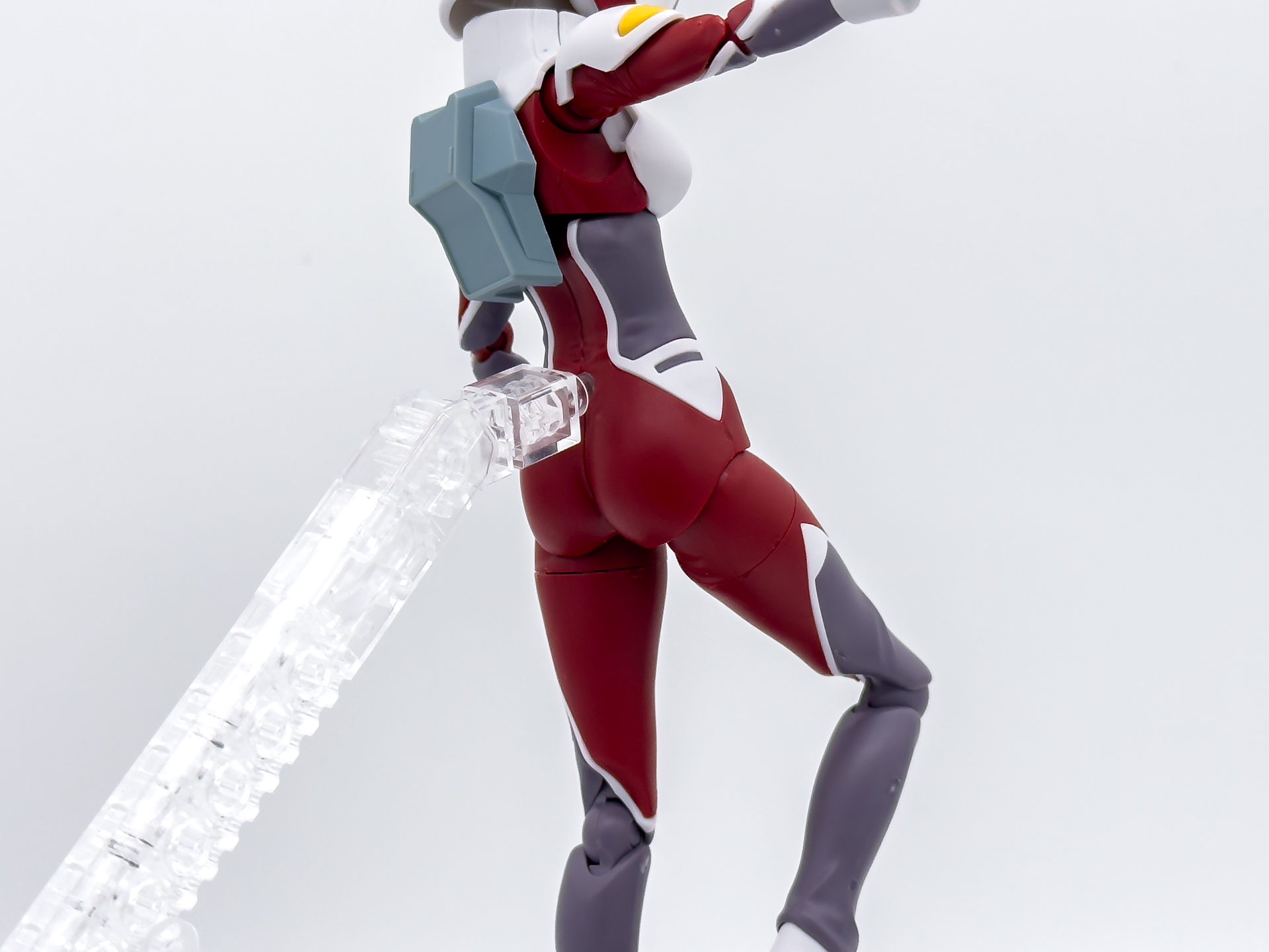 アクションベースを使用する際は腰の後ろにあるジョイントを活用します。