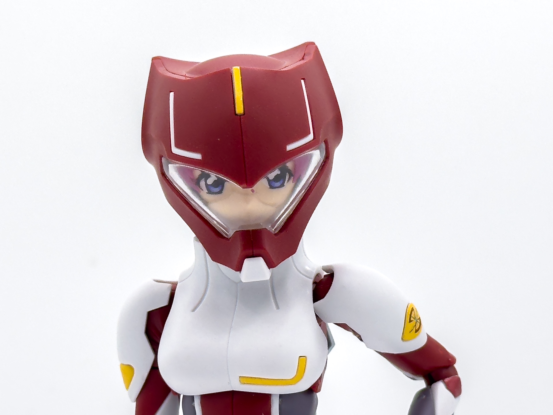 バイザー有のヘルメット。クリアパーツの透明度も問題ありません。