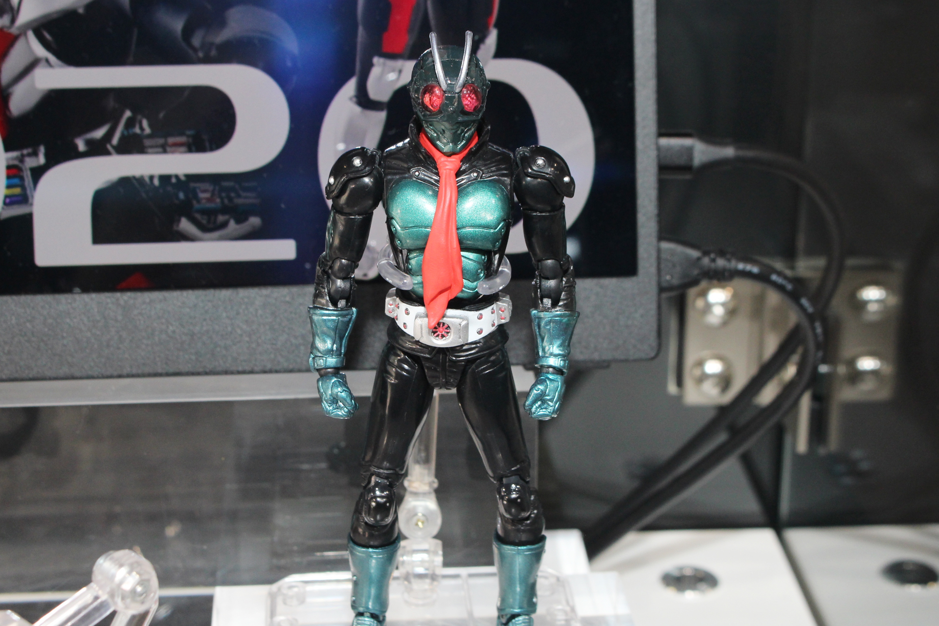 劇場公開時の2008年に発売された「S.H.Figuarts 仮面ライダー1号（仮面ライダーTHE NEXT）」も展示。造形技術の大きな進歩を感じられる