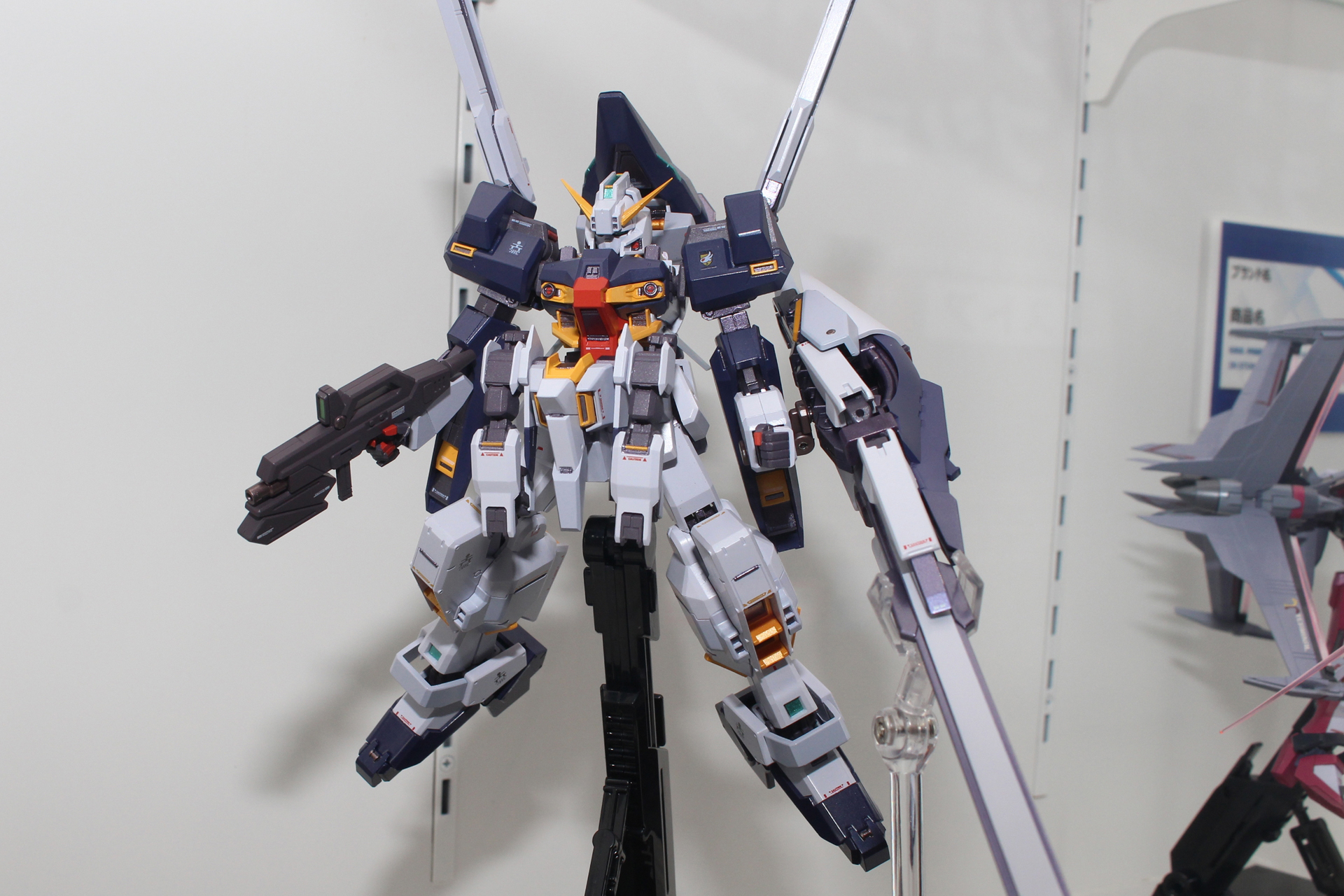 「METAL ROBOT魂 ＜SIDE MS＞ ガンダムTR-1 ［ハイゼンスレイ］」。11月発送予定。価格は19,250円。プレミアムバンダイ販売商品