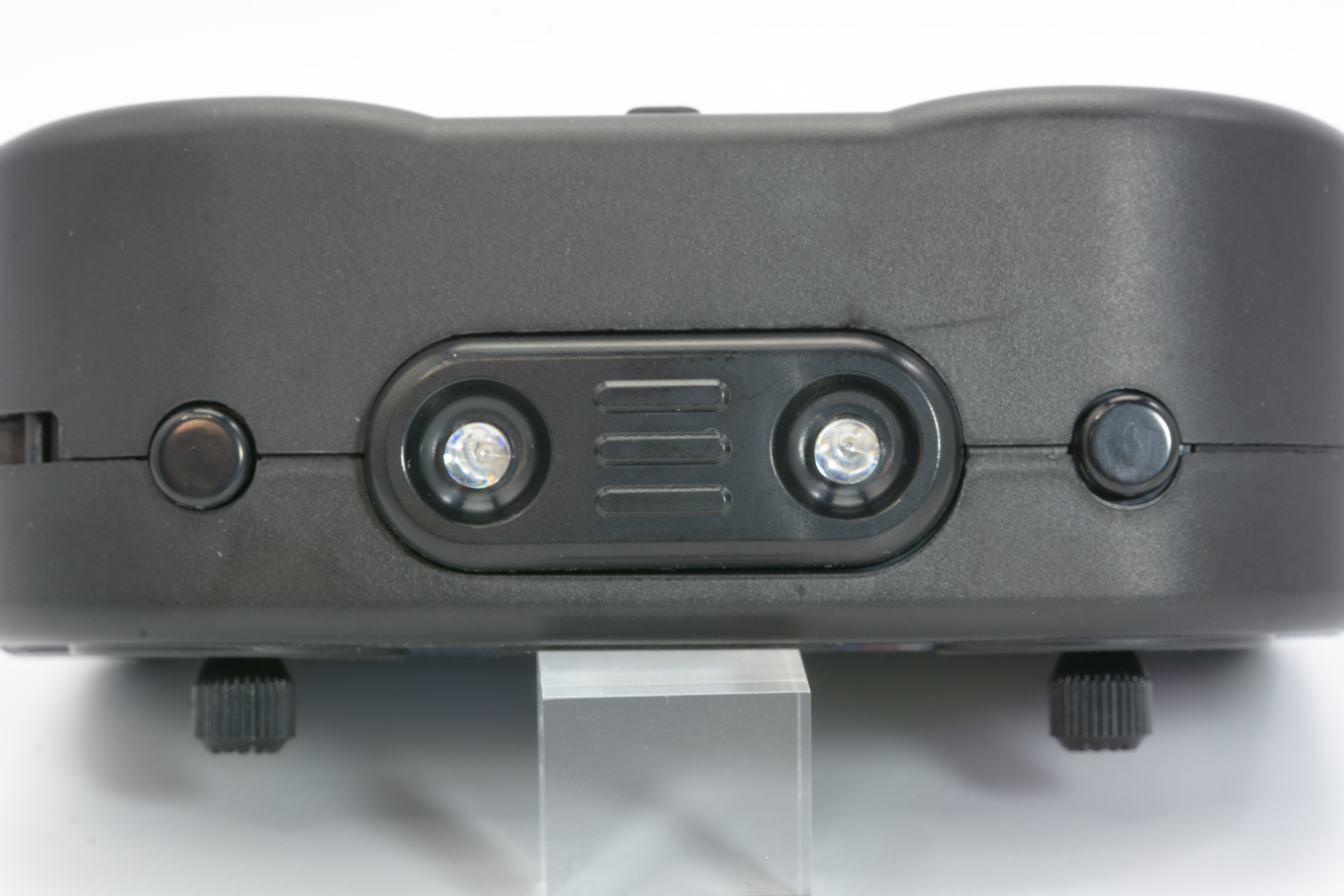 送信機上部は赤外線発信装置と、右のボタンが離着陸、左のボタンがスピードの切り替え