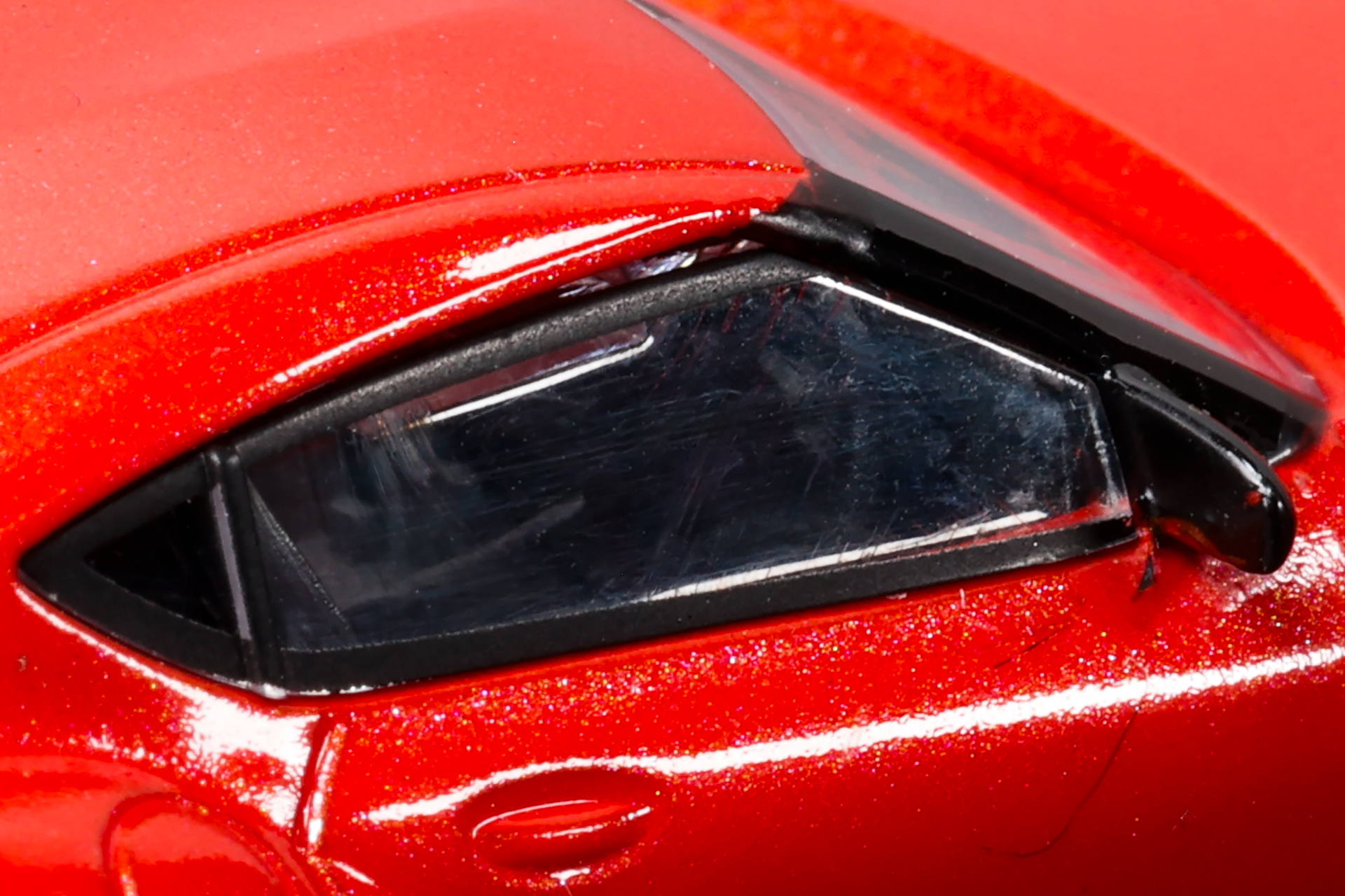 窓から車内がのぞき込める