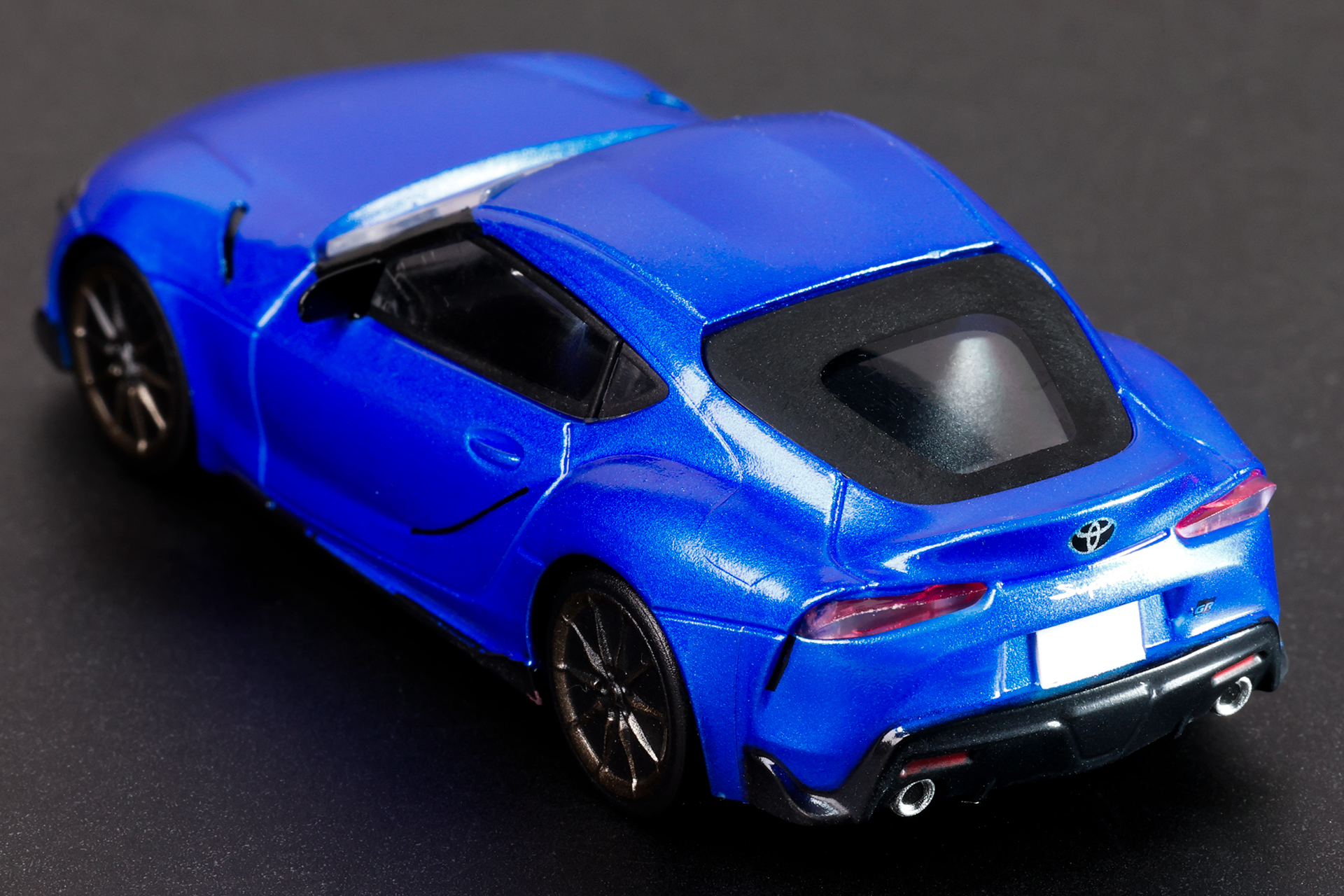 いろいろな角度から眺め回すことができるのも、カプセルトイならではの楽しみ方だ