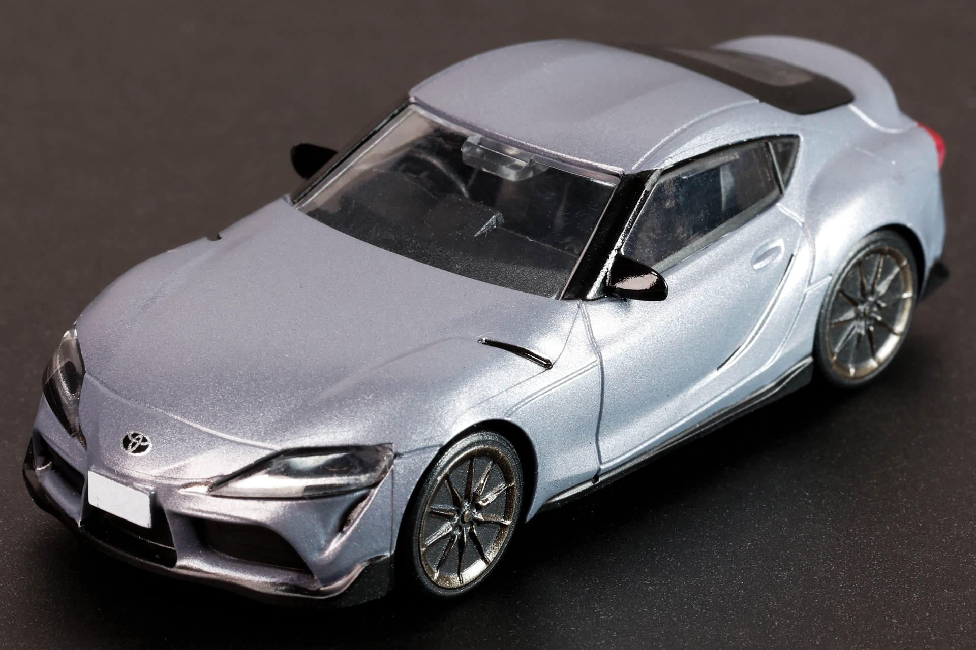 同じ形状の車両でも、色が違うだけで印象も全く違ったものに感じる