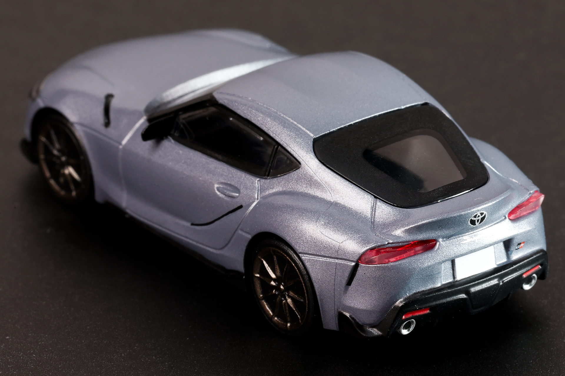 テールライトやマフラー回りなどの再現度も高い