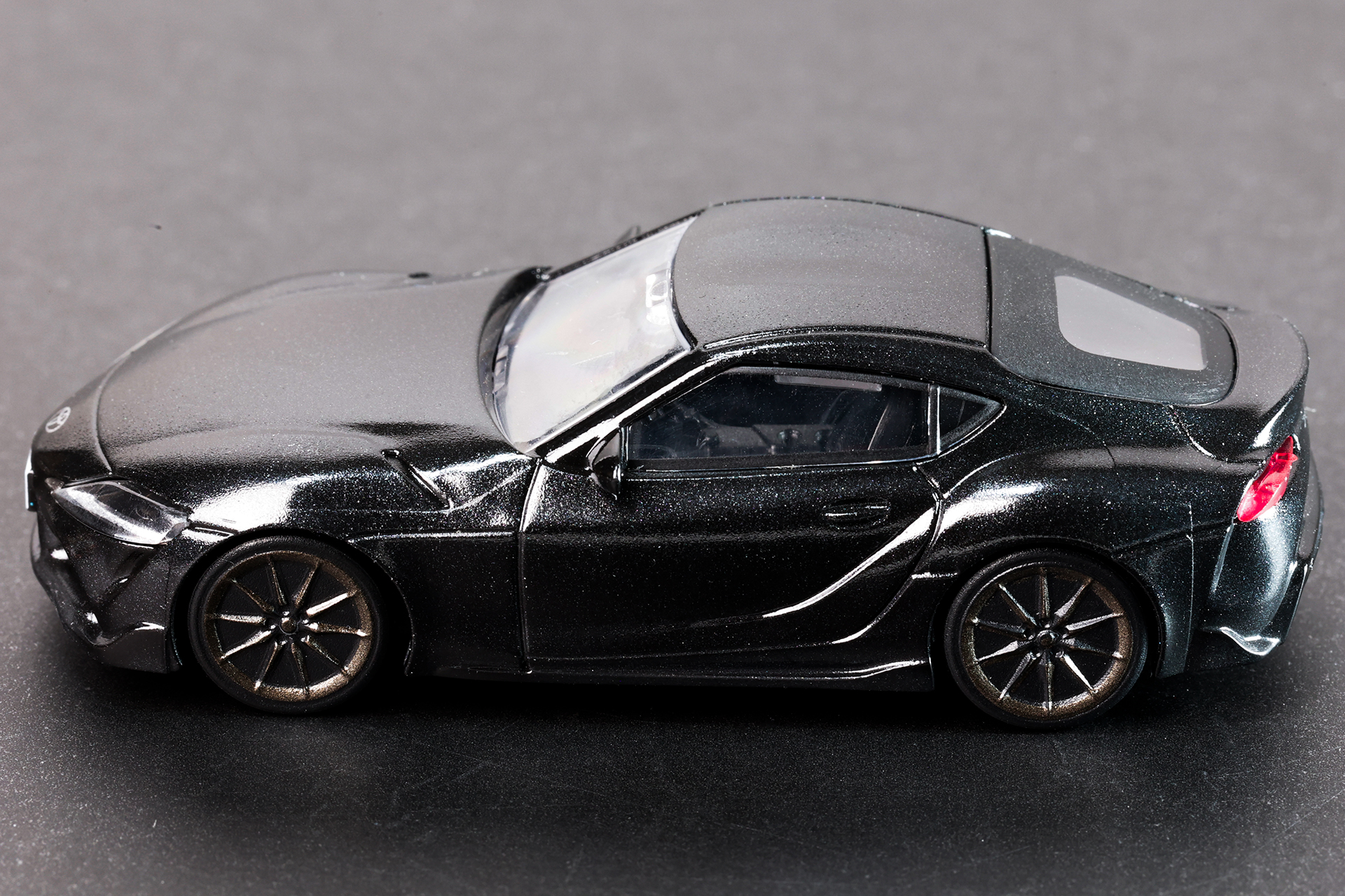 他のパーツも黒いため、全体的な統一感もある