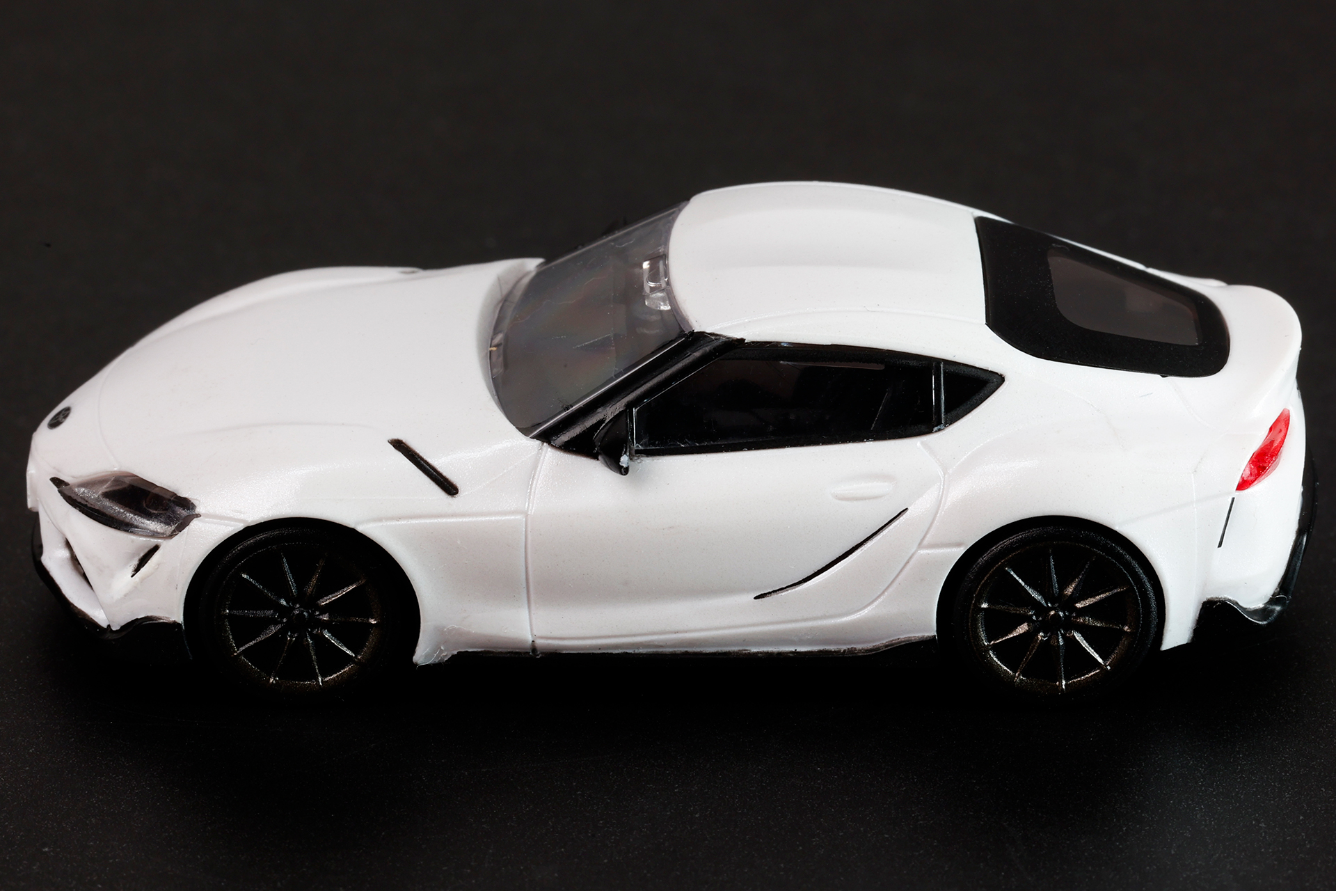 約1/64スケールということで全長は68.5mmだ