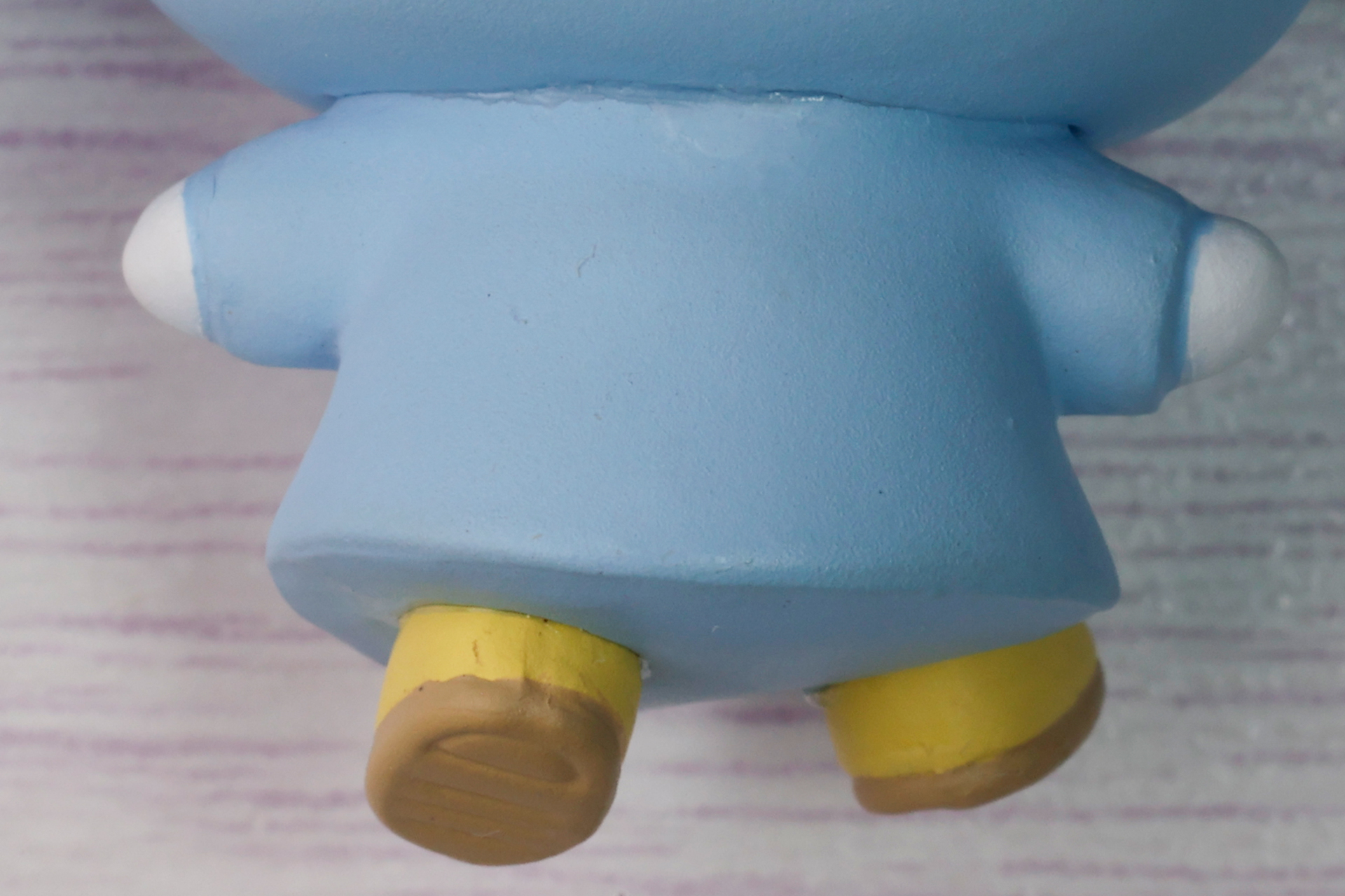 レインブーツもこのように靴底と色が変えられている