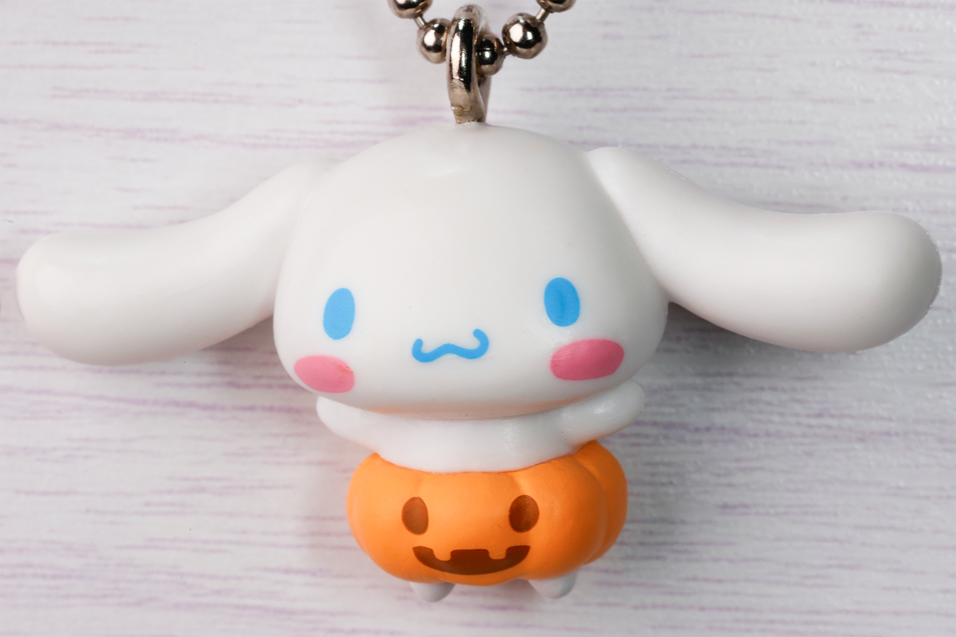 カボチャの上に乗っているのではなく、パンツとして履いている