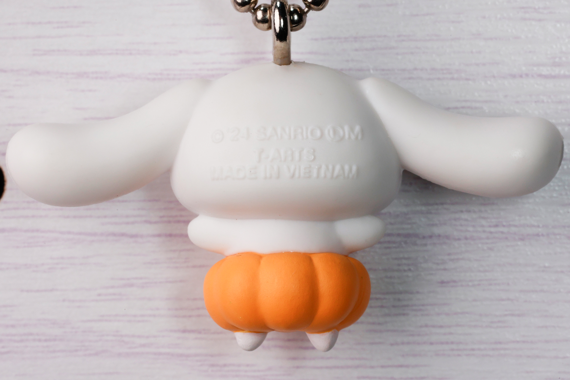 後ろから見ると、ふんわりとした形のパンツになっている