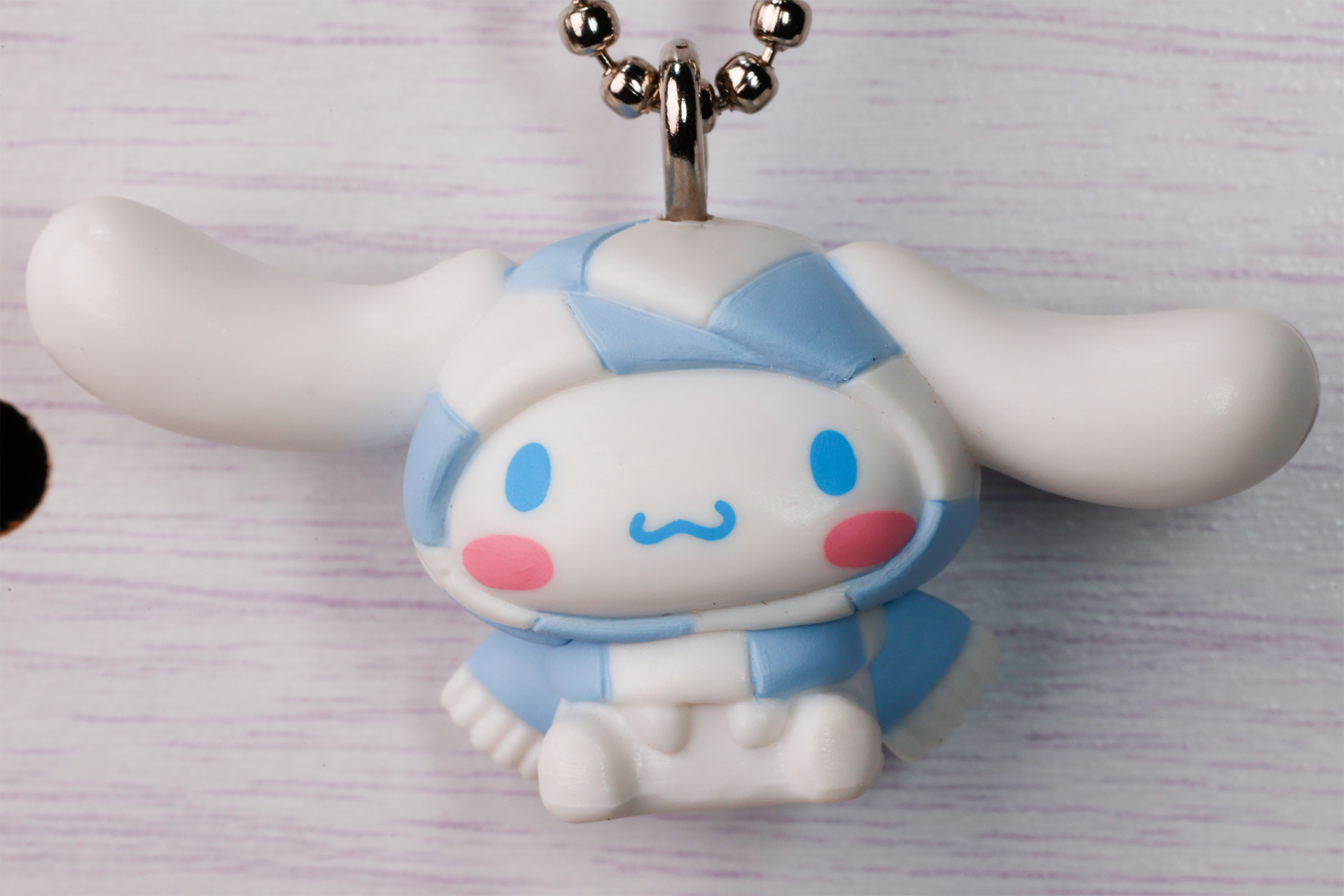 首元だけではなく頭もマフラーで覆い隠している