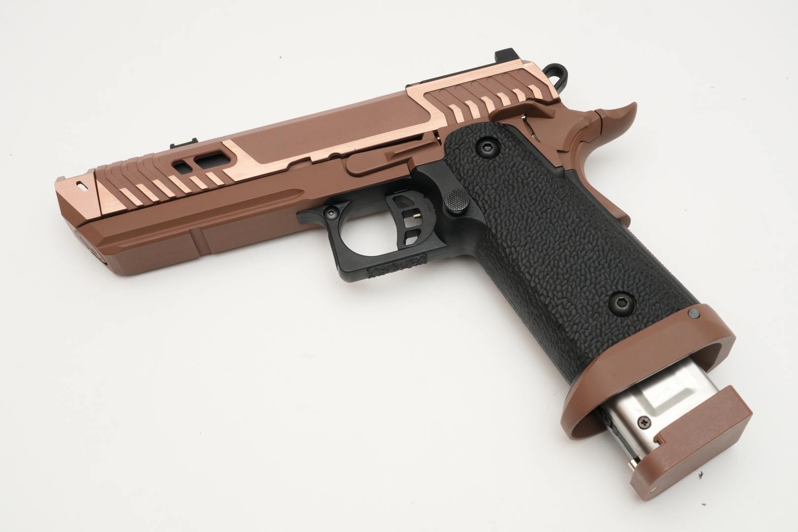 Gunsmith BATON「BT-SAND VIPER CO2GBB」税込36,080円（メーカー希望小売価格）