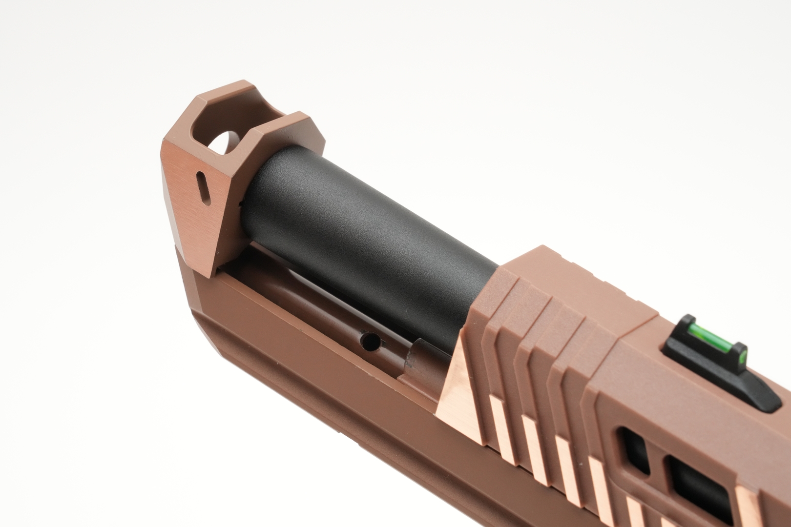 実銃では上の方向に発射ガスを放出することで、銃口の跳ね上がりを低減する