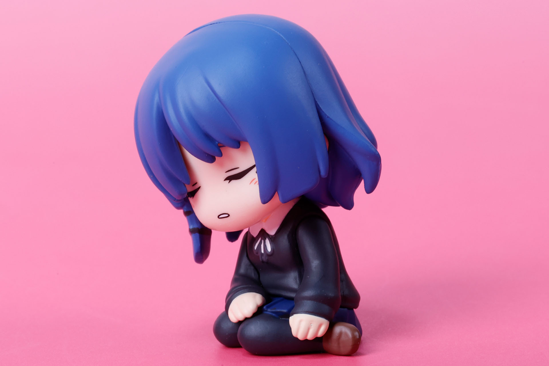 本当に寝落ちしたときはこんな感じになるんだろうな～と思わせる見た目だ