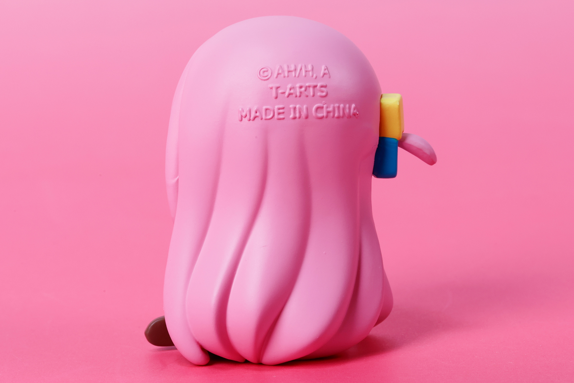 長い髪はちょうど腰のあたりまで伸びている