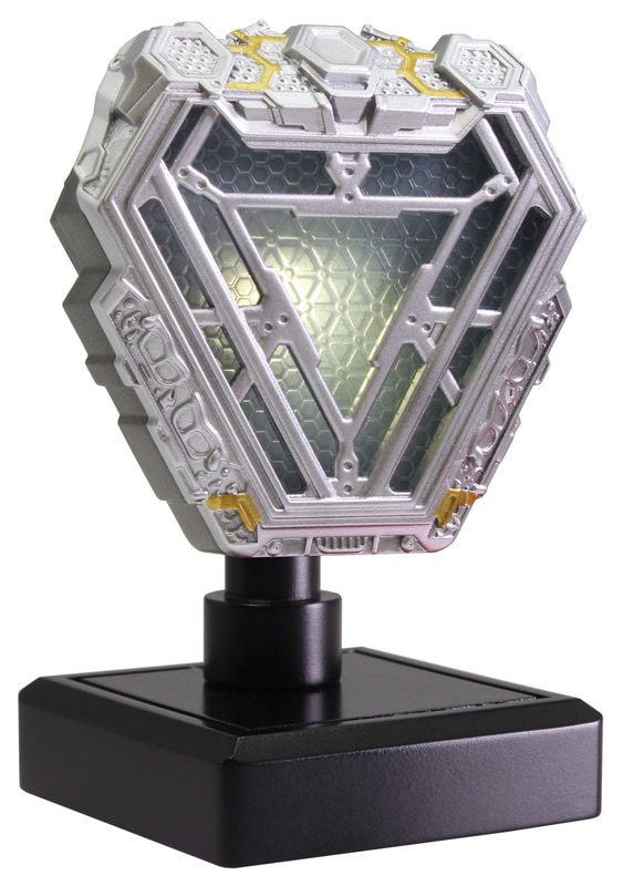 「アイアンマンヘッド」に付属するLED台座を取り付け可能