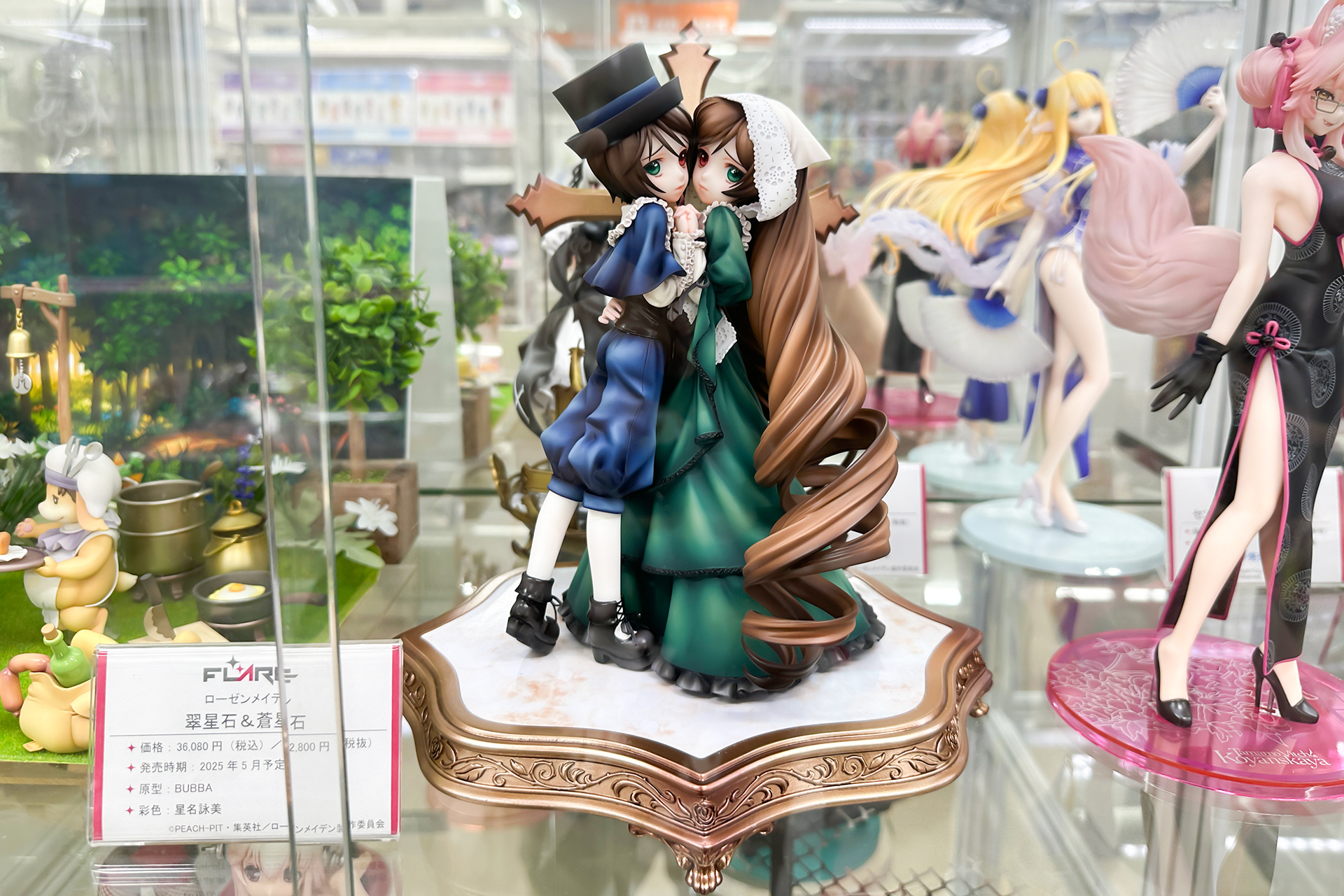 台座部分を含むフィギュアの全高は約265mmだ