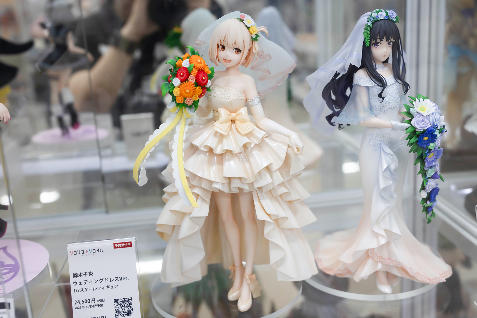 フィギュアの素材はPVCとABS、ステンレスで全高は約255mmだ