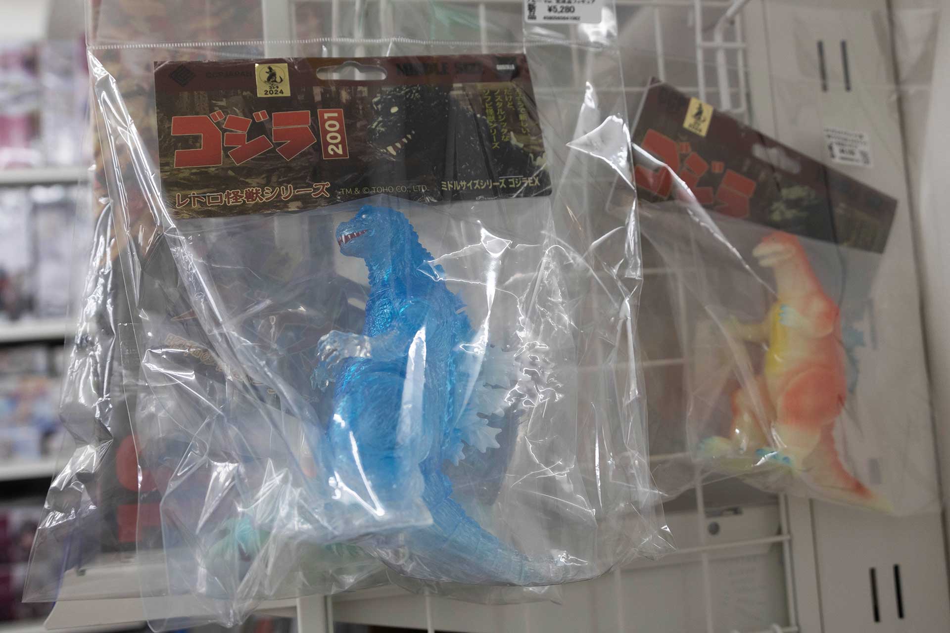 カラーリングがユニークな、ゴジラのソフビ