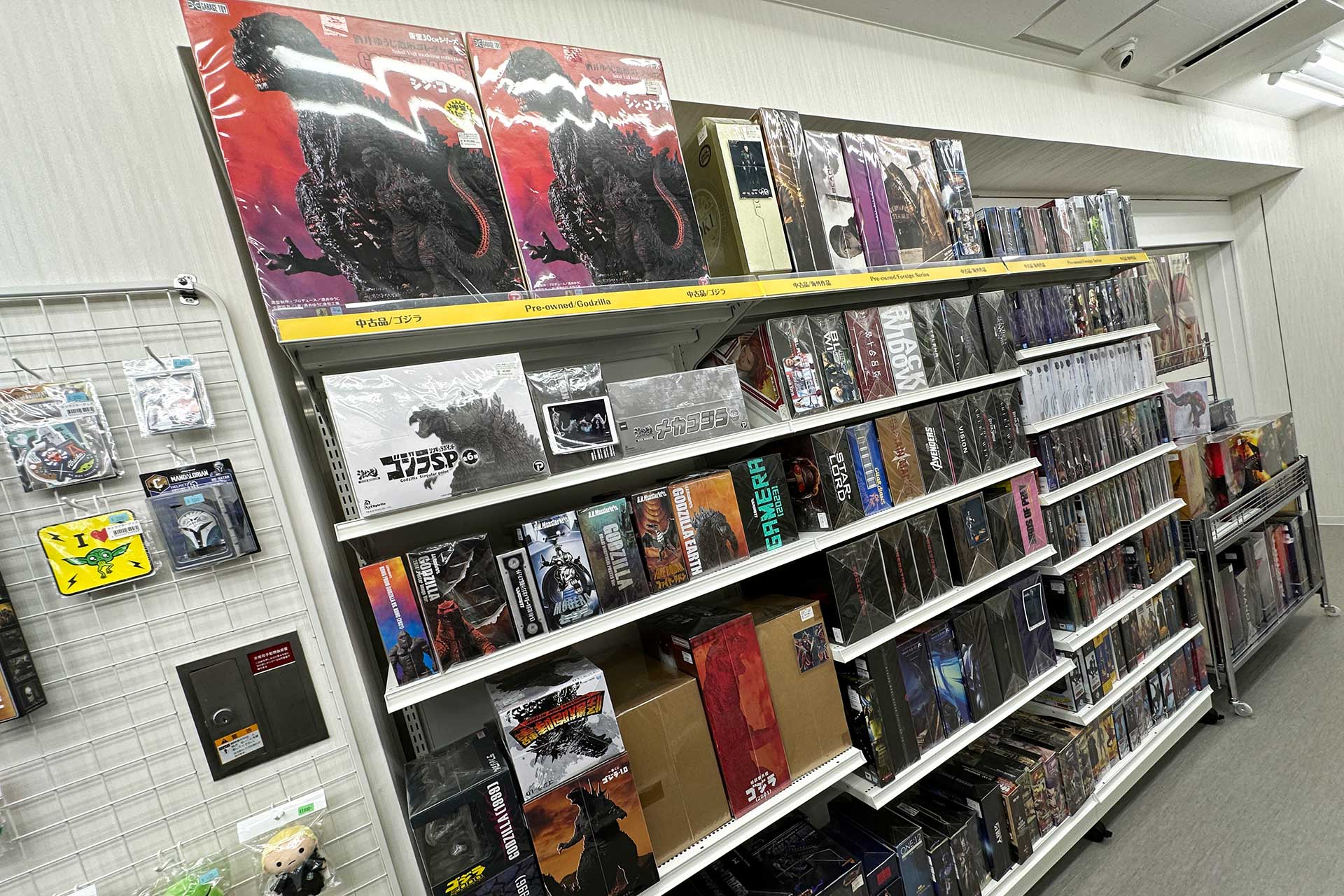 特撮やアメコミ映画などの作品もこちらのフロアで販売されている