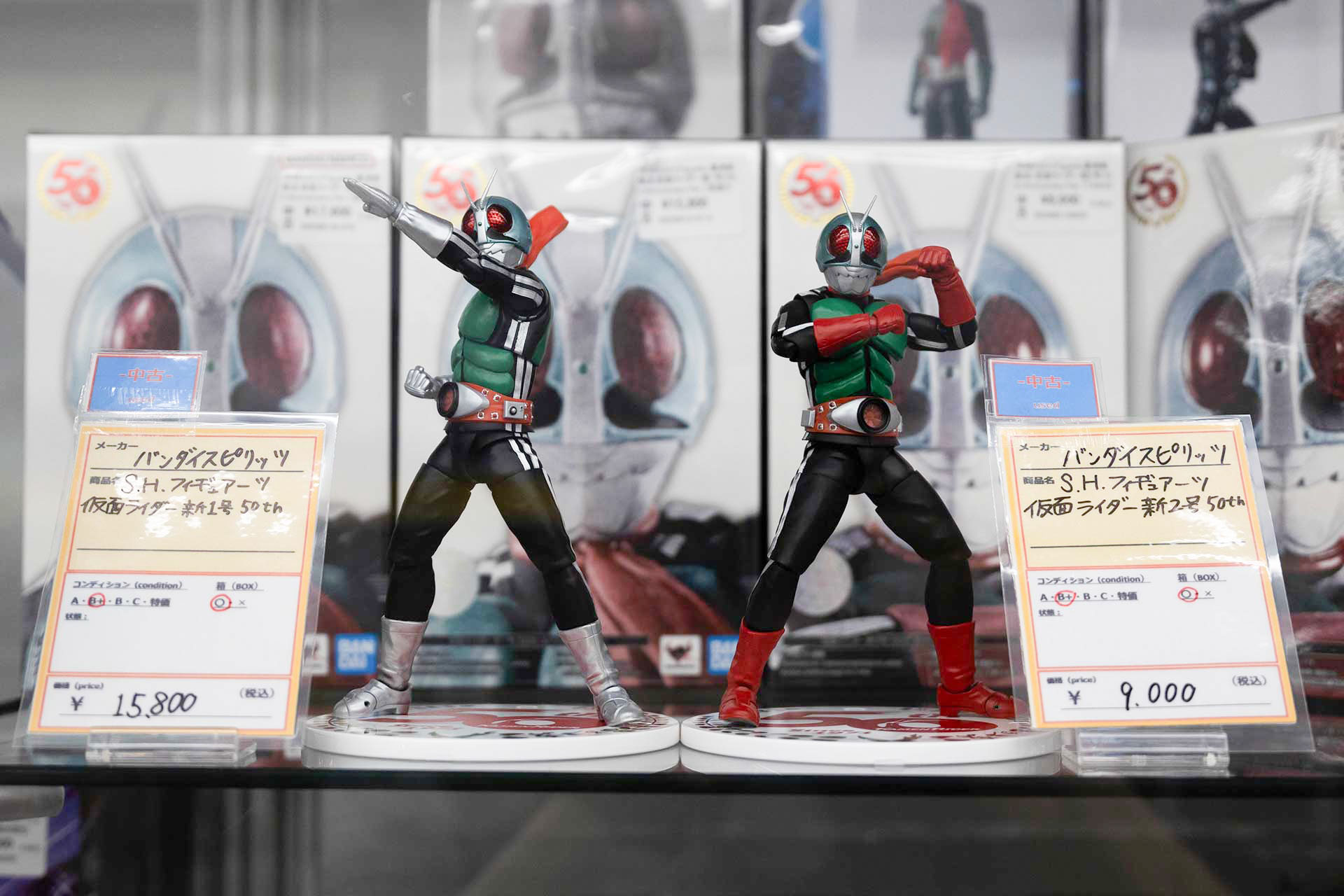 一部の商品は、このように棚で展示されている