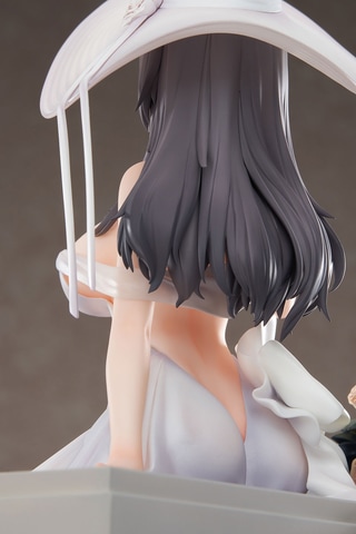 アズールレーン」より純白のドレス衣装「輝かしの麗裳」を纏ったカリブ